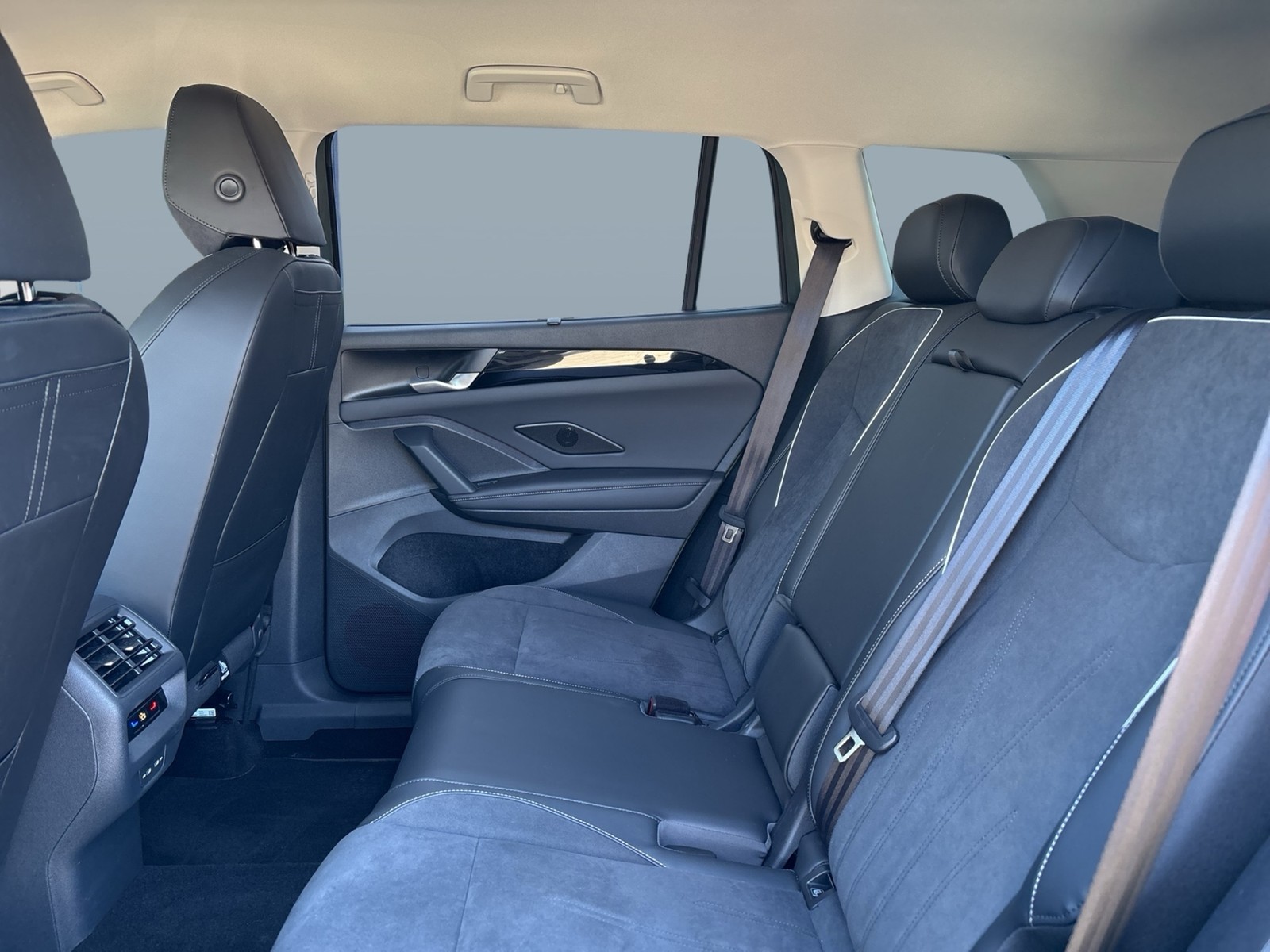 Volkswagen Tayron 2.0 ELEGANCE AHK 360°CAM ACC LM18 NAVI