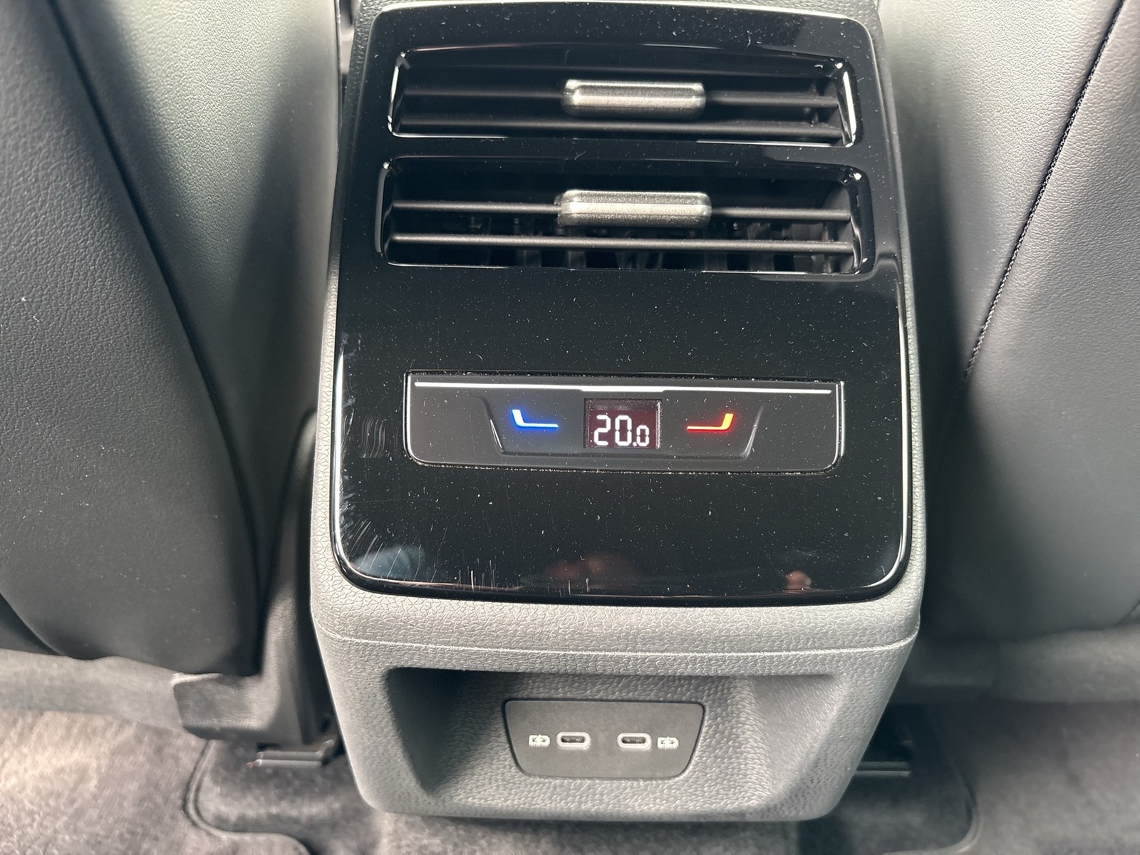 Volkswagen ID.7 PRO WÄRMEPUMPE AHK 360°CAM ACC LM20 HEAD-UP