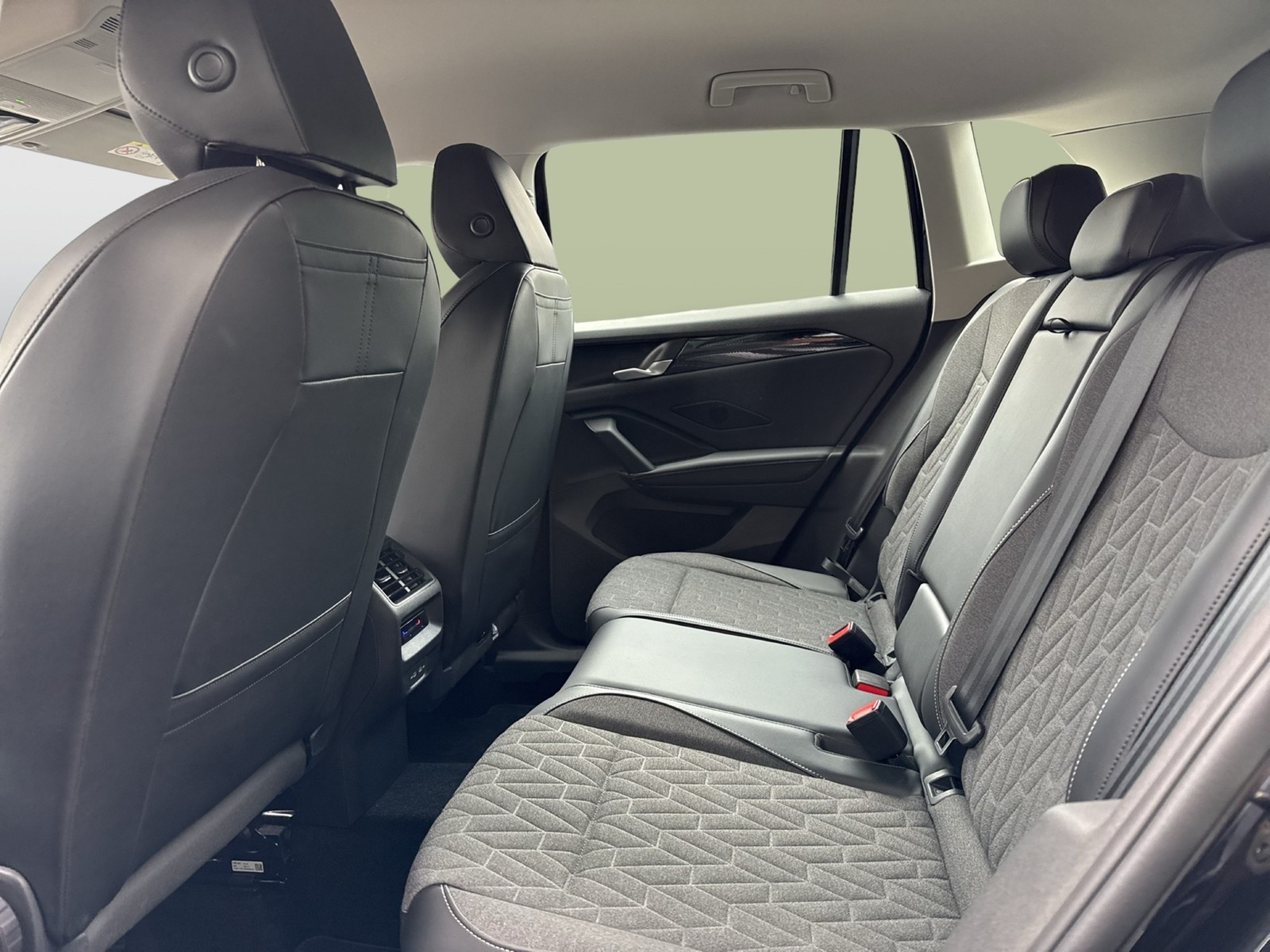 Volkswagen Tiguan 1.5 eTSI LIFE AHK CAM ACC LM18 E-KLAPPE