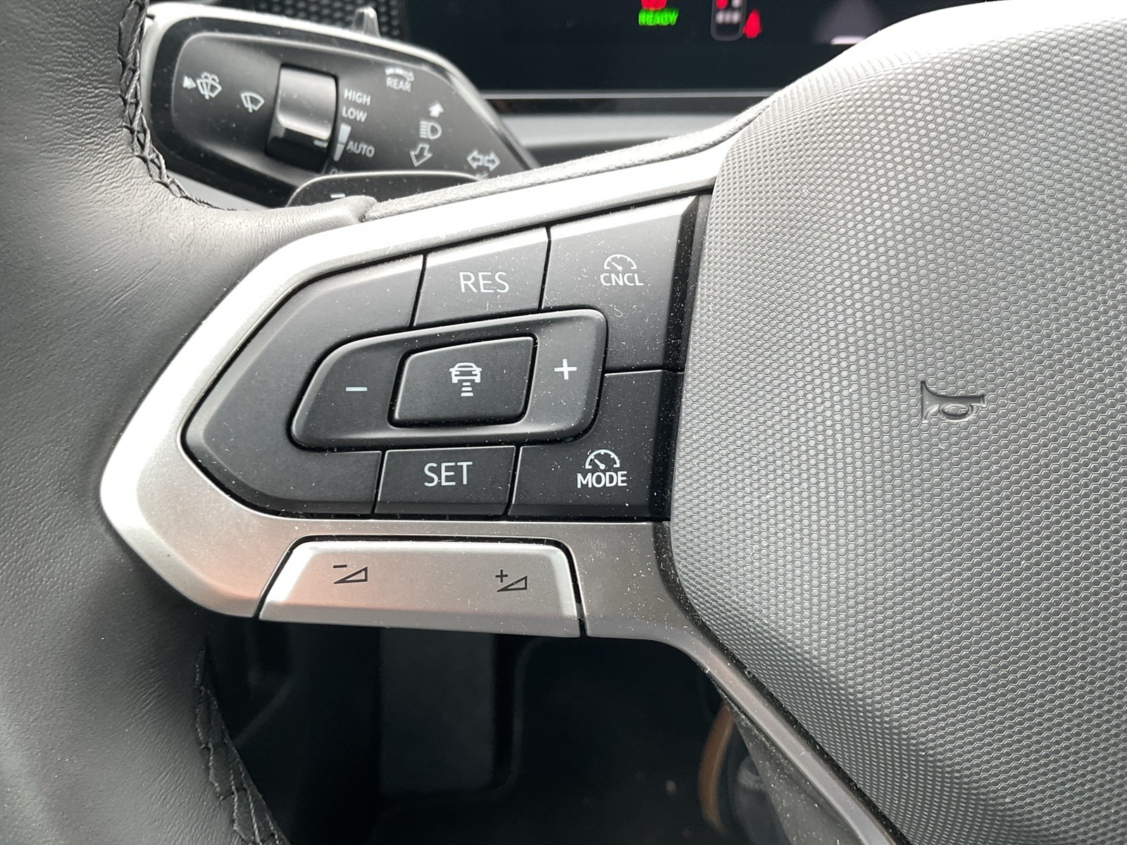 Volkswagen Tiguan 1.5 eTSI LIFE AHK CAM ACC NAVI CARPLAY
