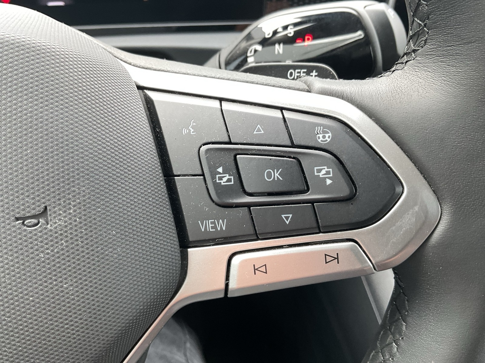 Volkswagen Tiguan 1.5 eTSI LIFE AHK CAM ACC NAVI CARPLAY
