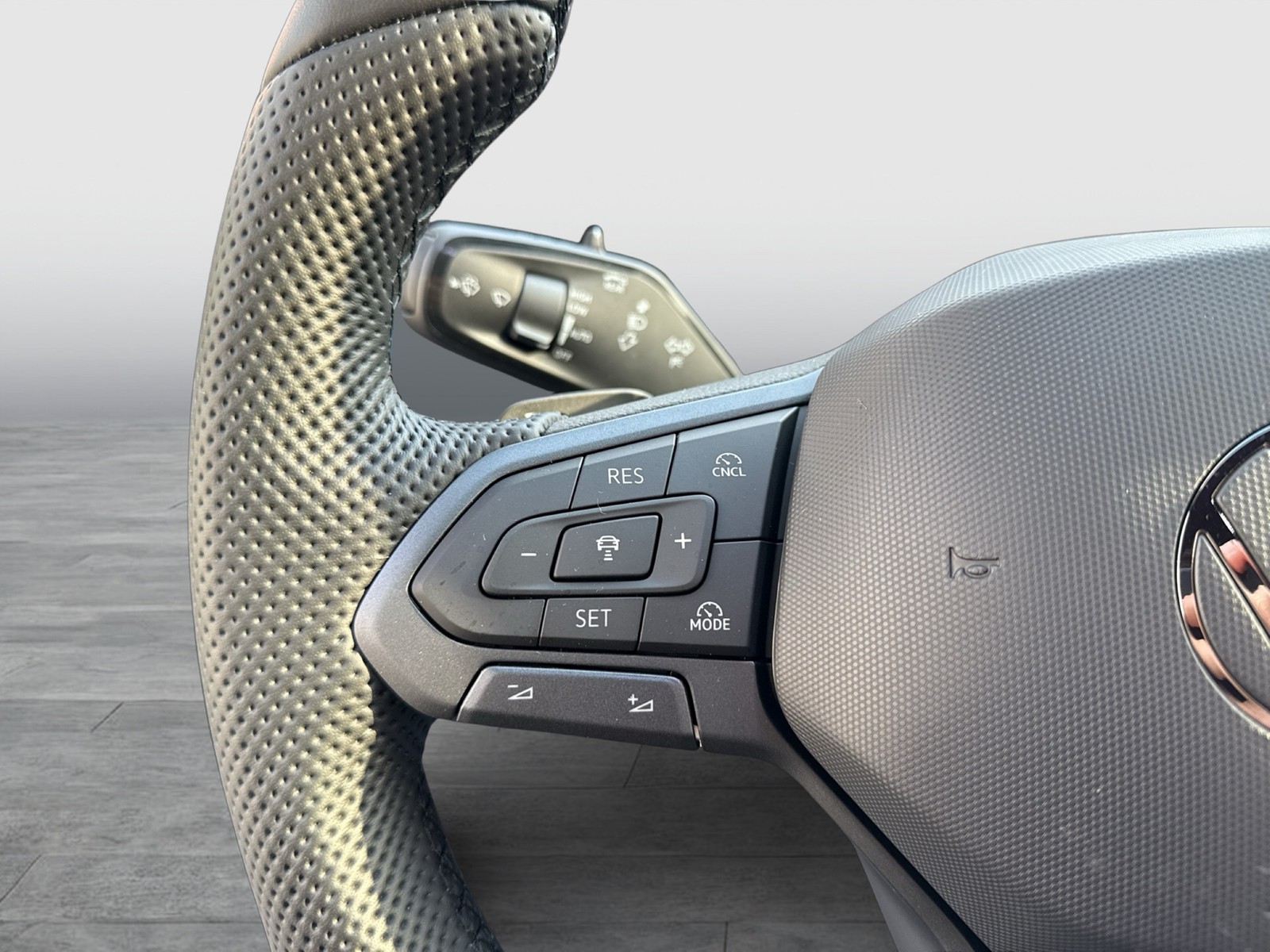 Volkswagen Tayron 1.5 HYBRID R-LINE BLACK STYLE AHK 360°CAM