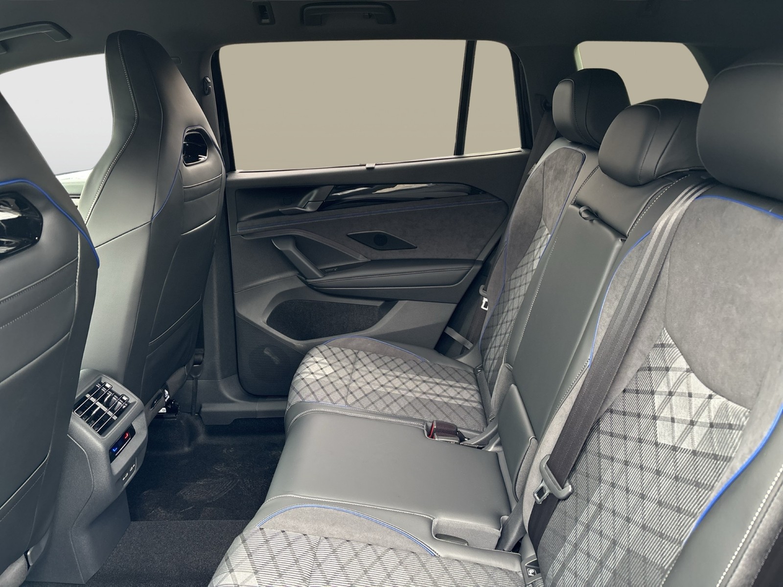 Volkswagen Tayron 1.5 HYBRID R-LINE BLACK STYLE AHK 360°CAM