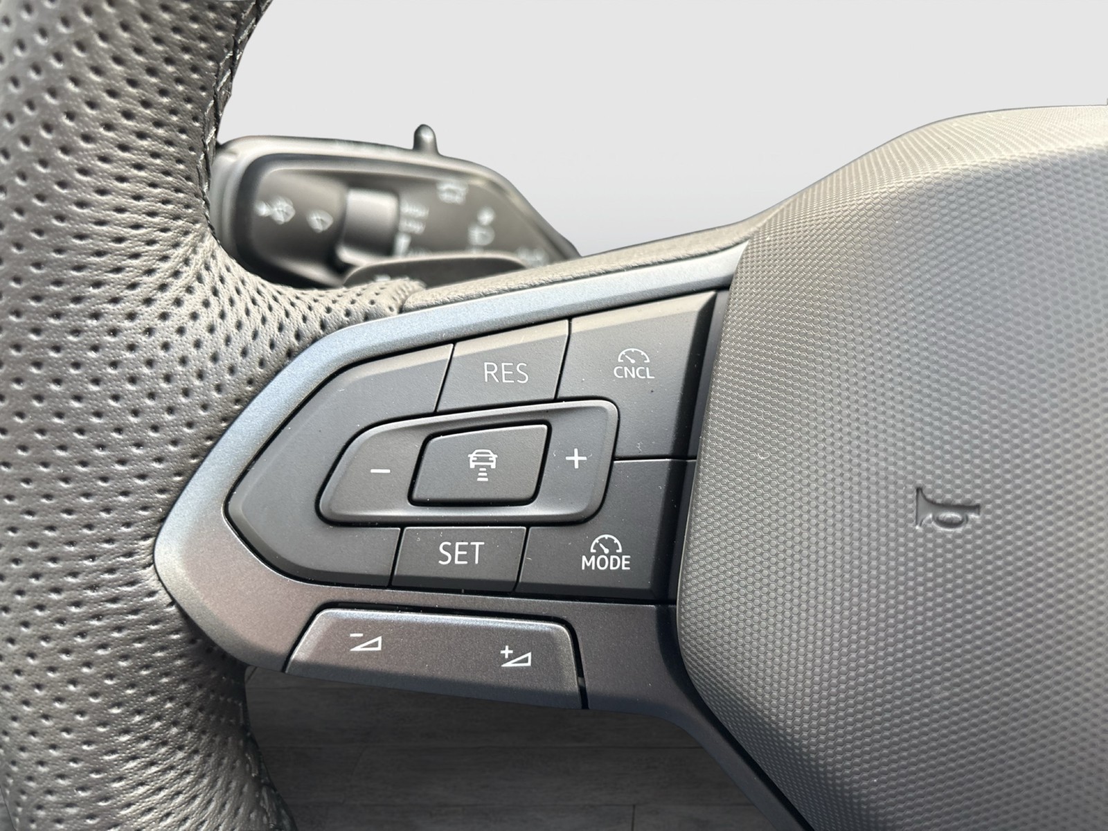 Volkswagen Tayron 1.5 HYBRID R-LINE BLACK STYLE AHK 360°CAM