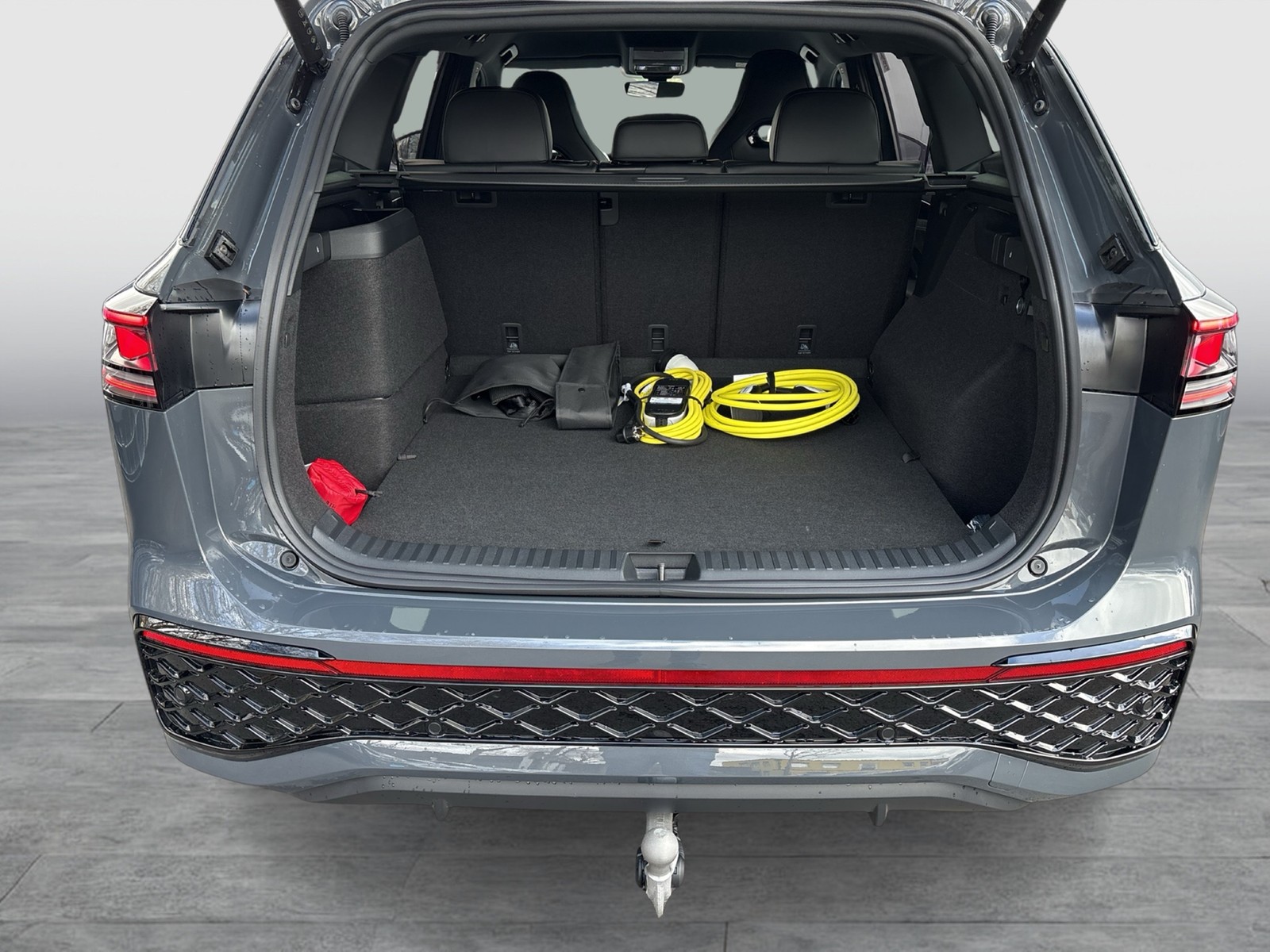 Volkswagen Tayron 1.5 HYBRID R-LINE BLACK STYLE AHK 360°CAM