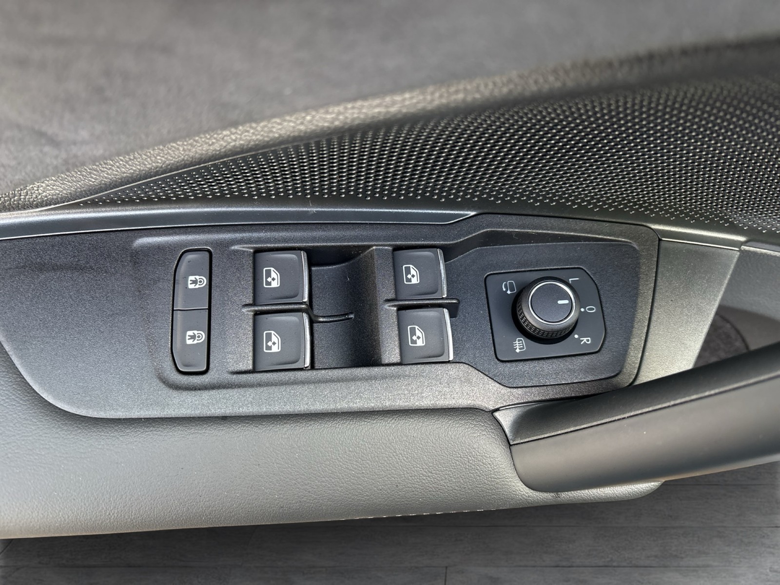 Volkswagen Tayron 1.5 HYBRID R-LINE BLACK STYLE AHK 360°CAM