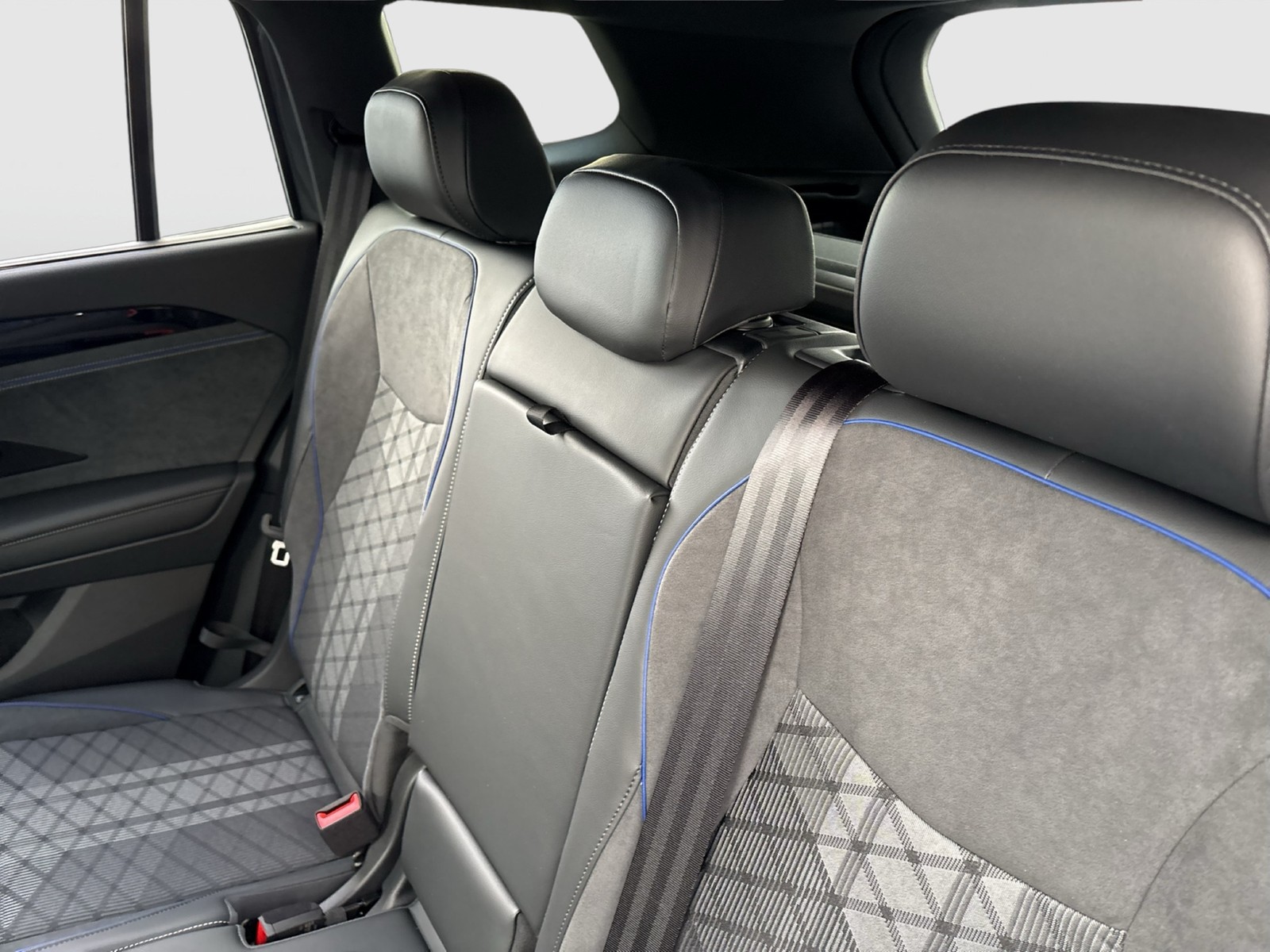 Volkswagen Tayron 1.5 HYBRID R-LINE BLACK STYLE AHK 360°CAM