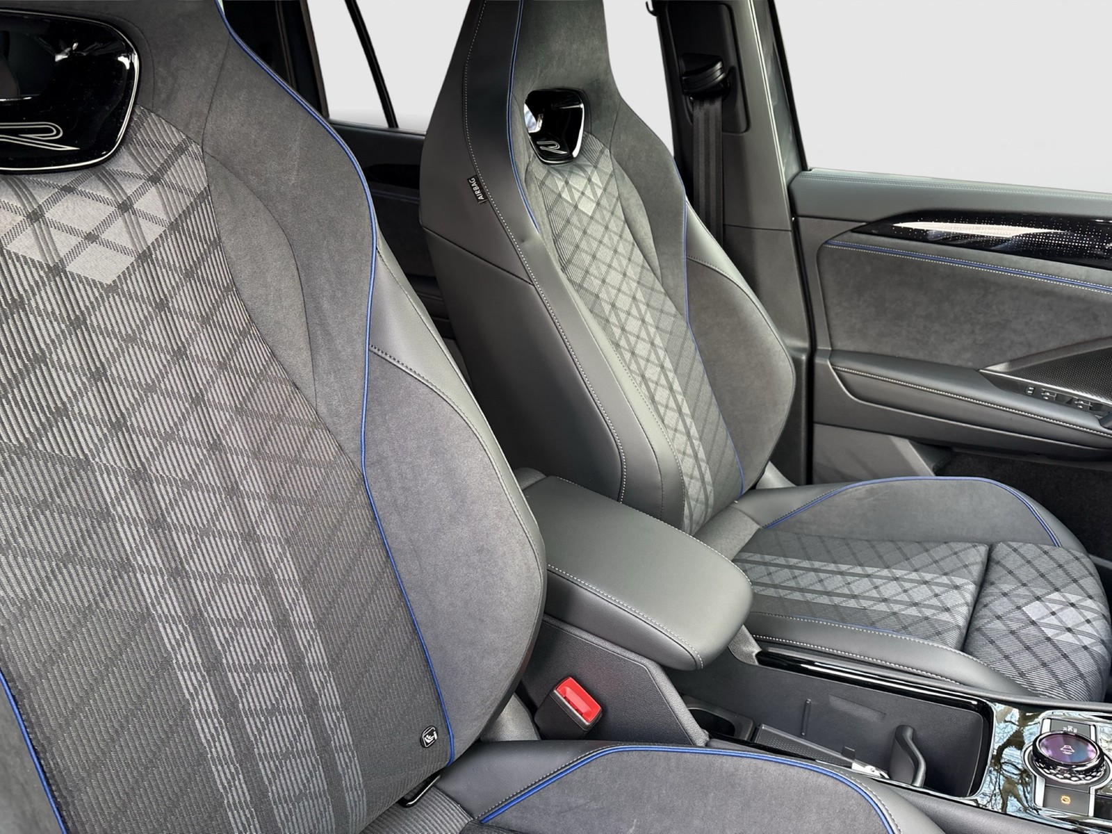 Volkswagen Tayron 1.5 HYBRID R-LINE BLACK STYLE AHK 360°CAM