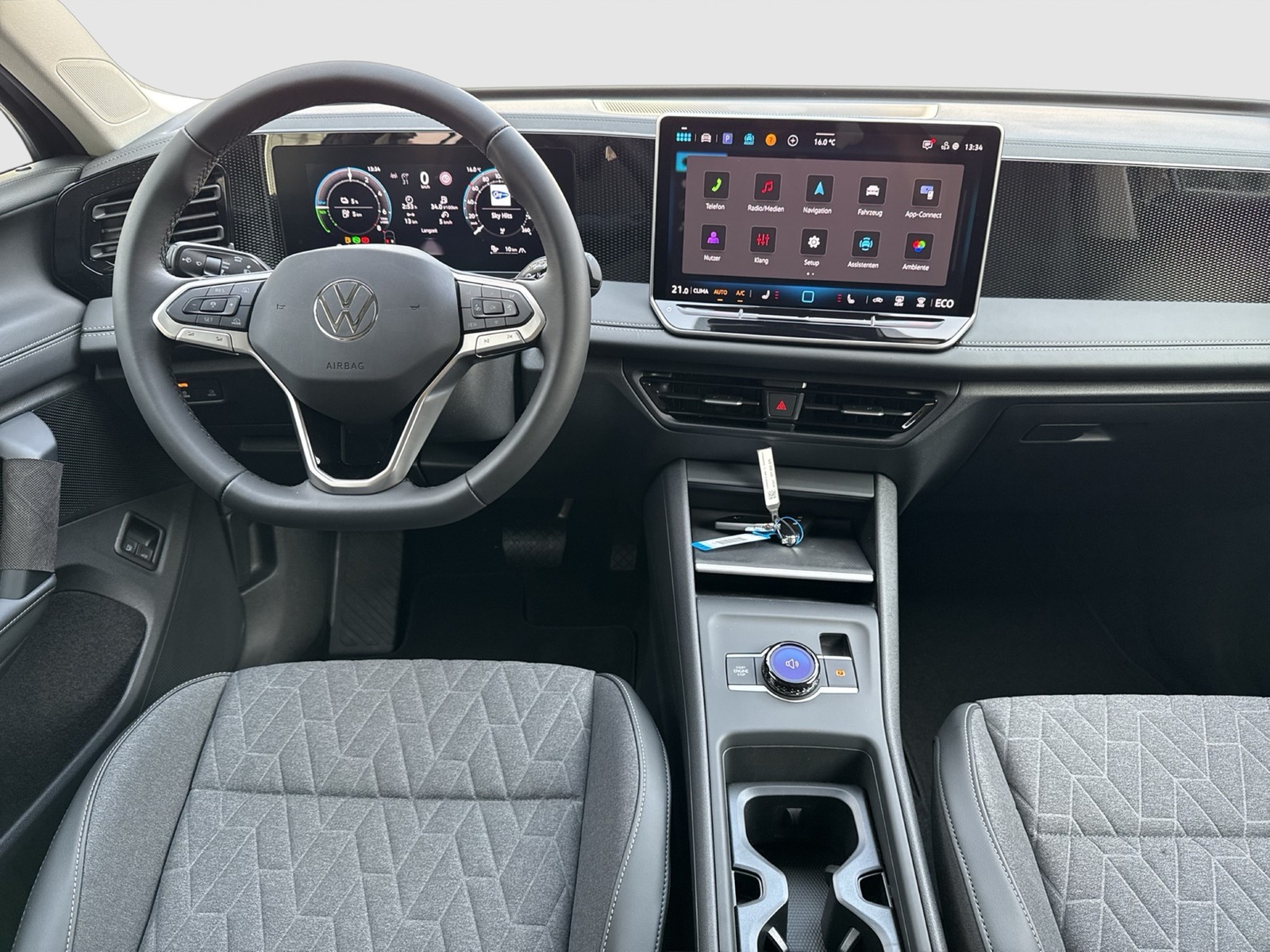 Volkswagen Tiguan 1.5 HYBRID LIFE AHK CAM LM18 CARPLAY