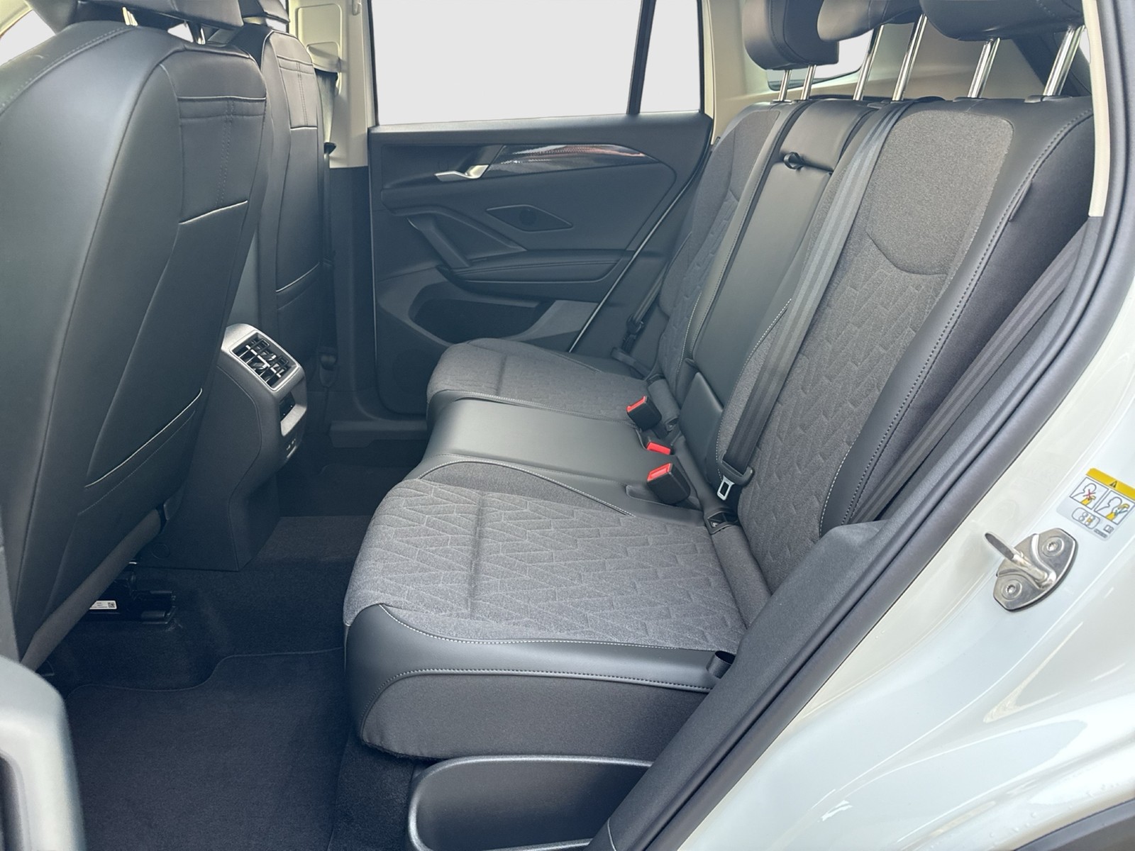 Volkswagen Tiguan 1.5 HYBRID LIFE AHK 360°CAM LED+ NAVI