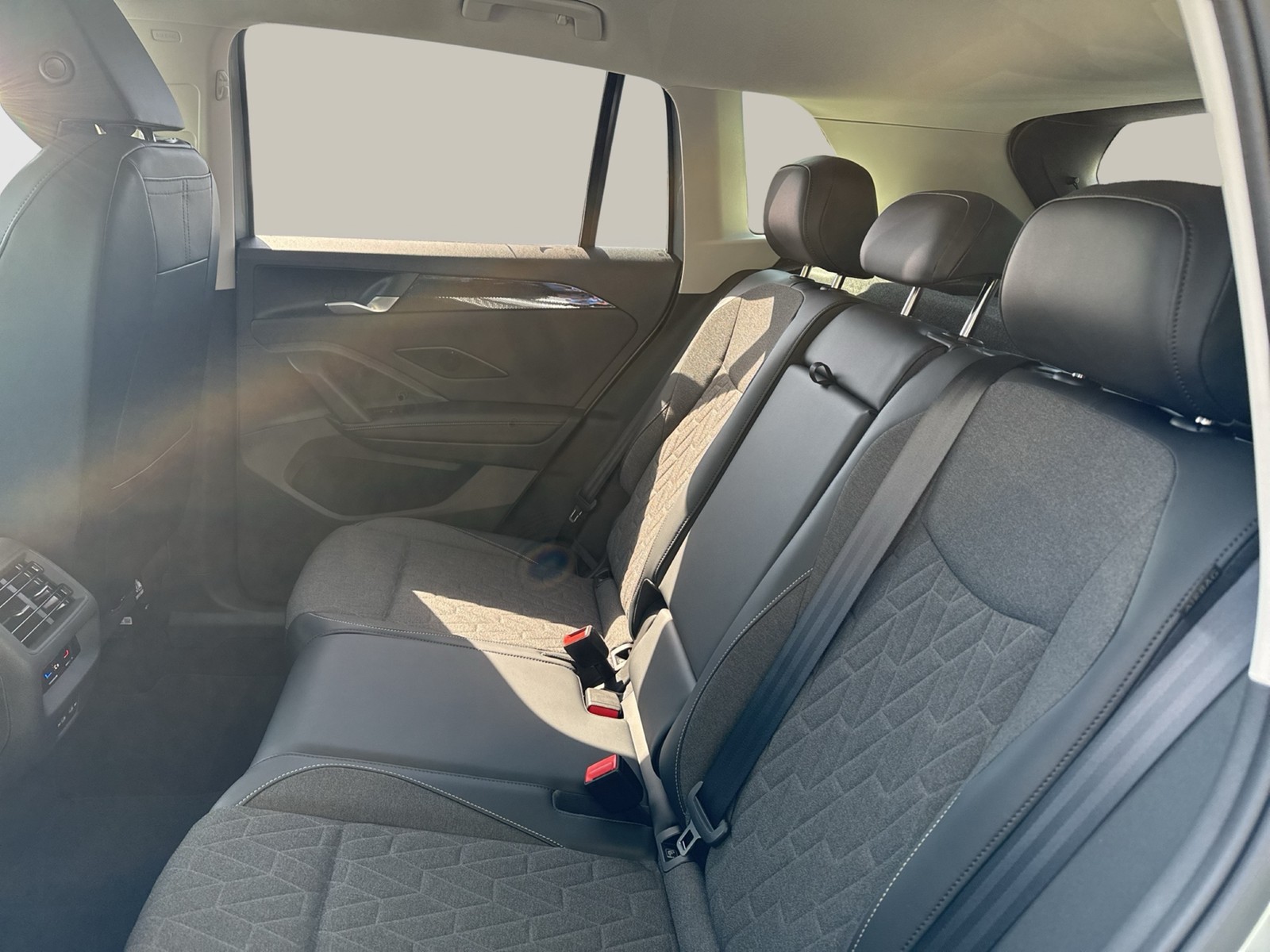 Volkswagen Tiguan 1.5 HYBRID LIFE AHK CAM ACC LED+ NAVI