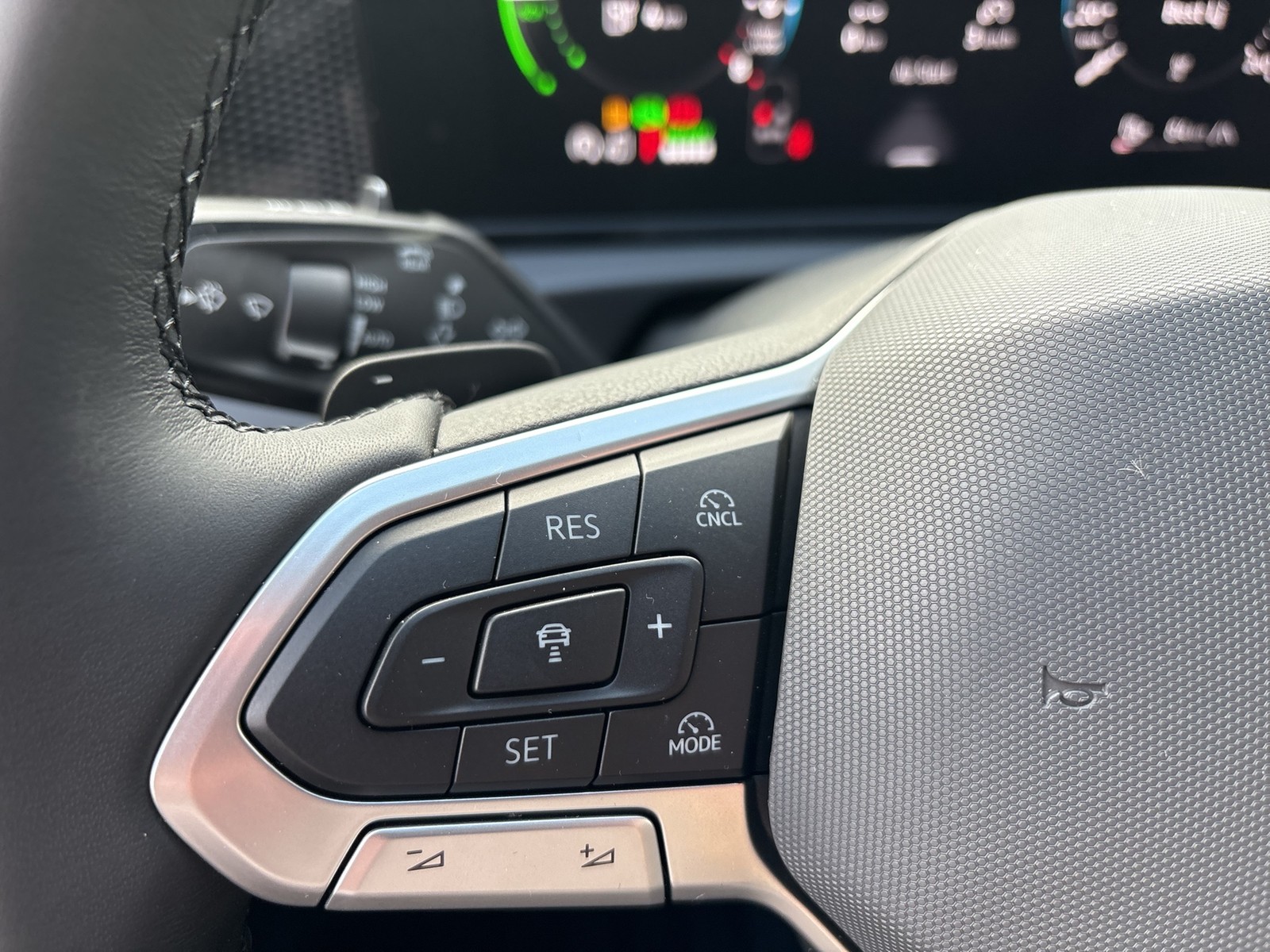 Volkswagen Tiguan 1.5 HYBRID LIFE CAM CARPLAY SITZHEIZUNG