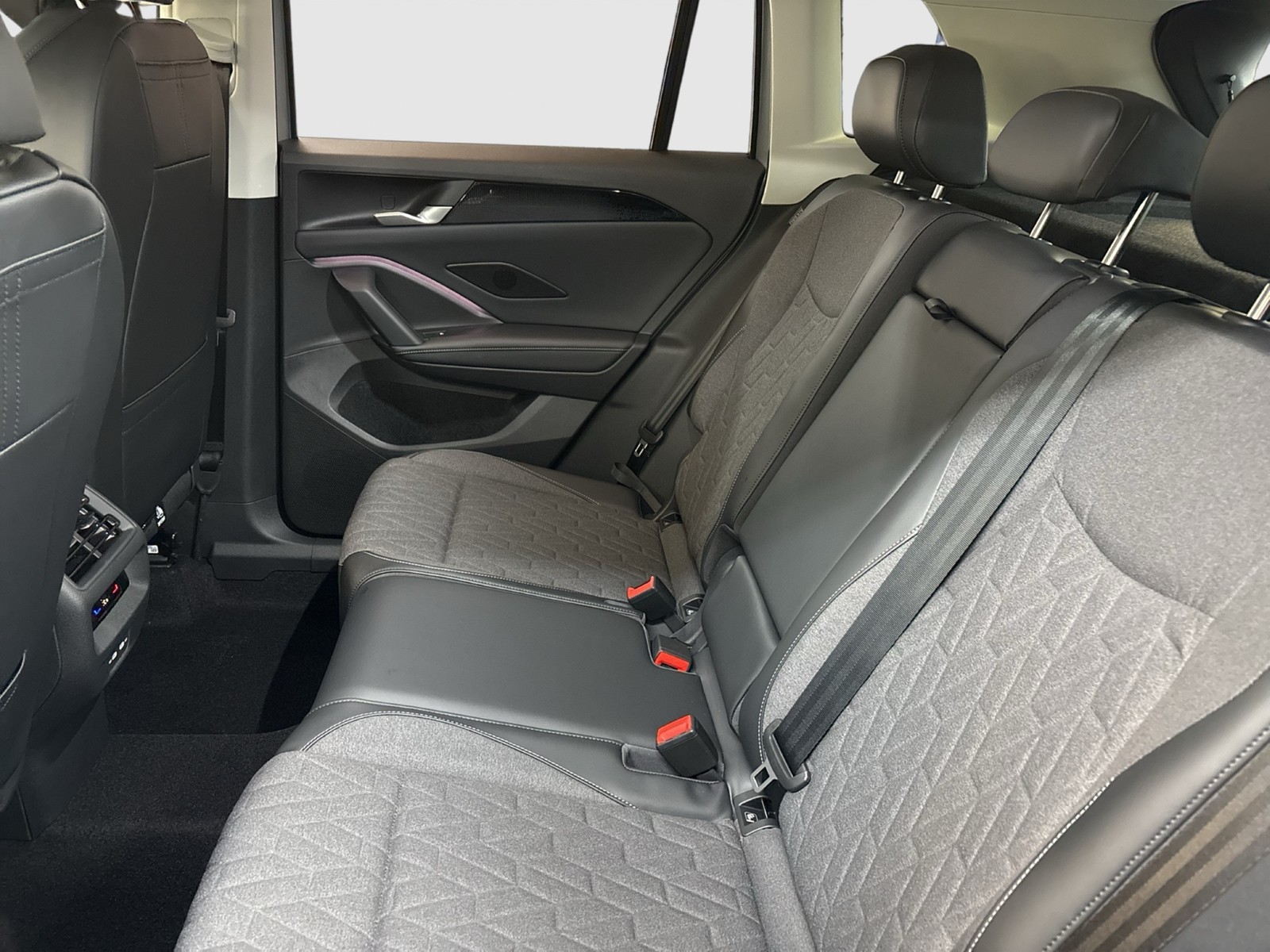 Volkswagen Tiguan 1.5 HYBRID LIFE 360°CAM ACC LM18 NAVI