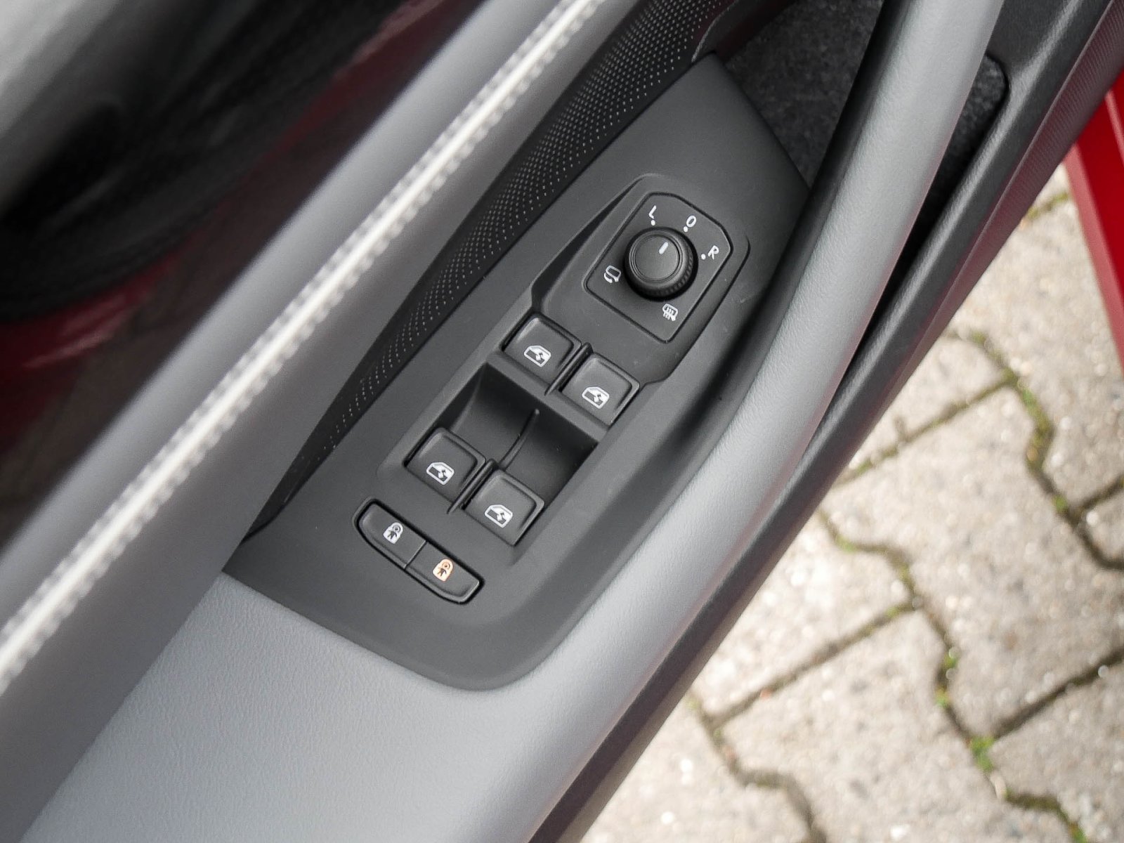 Volkswagen Passat Variant 1.5 eTSI BUSINESS NEUESMODELL AHK LM17