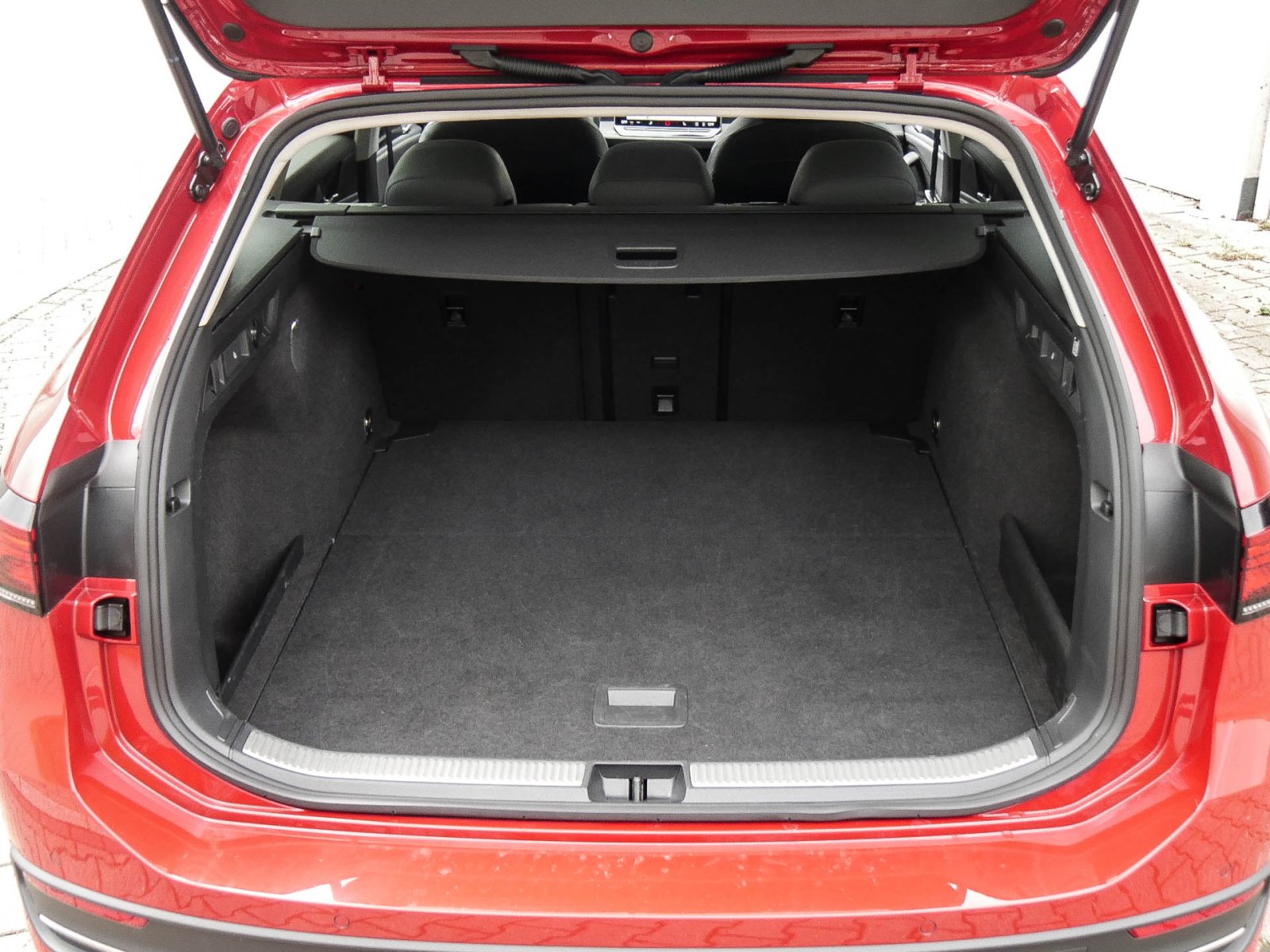 Volkswagen Passat Variant 1.5 eTSI BUSINESS NEUESMODELL AHK LM17