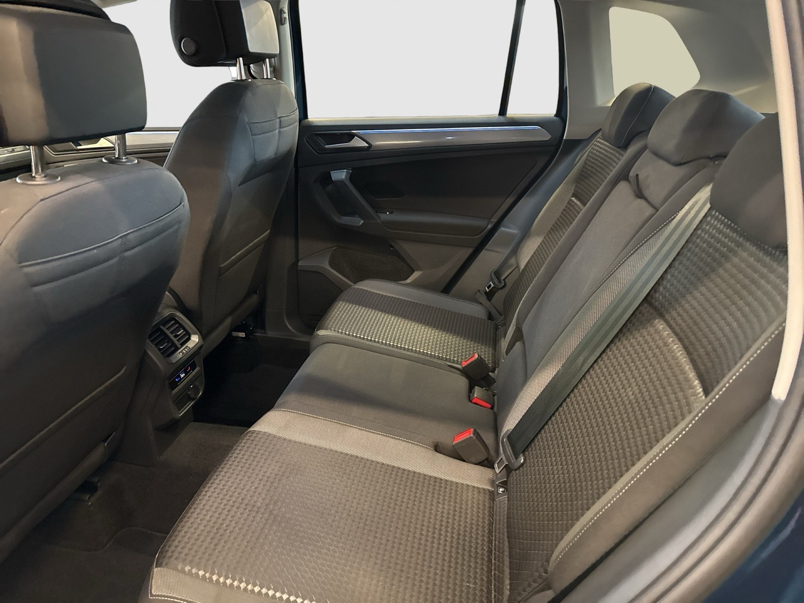 Volkswagen Tiguan 1.4 HYBRID ACTIVE PANO AHK CAM ACC NAVI
