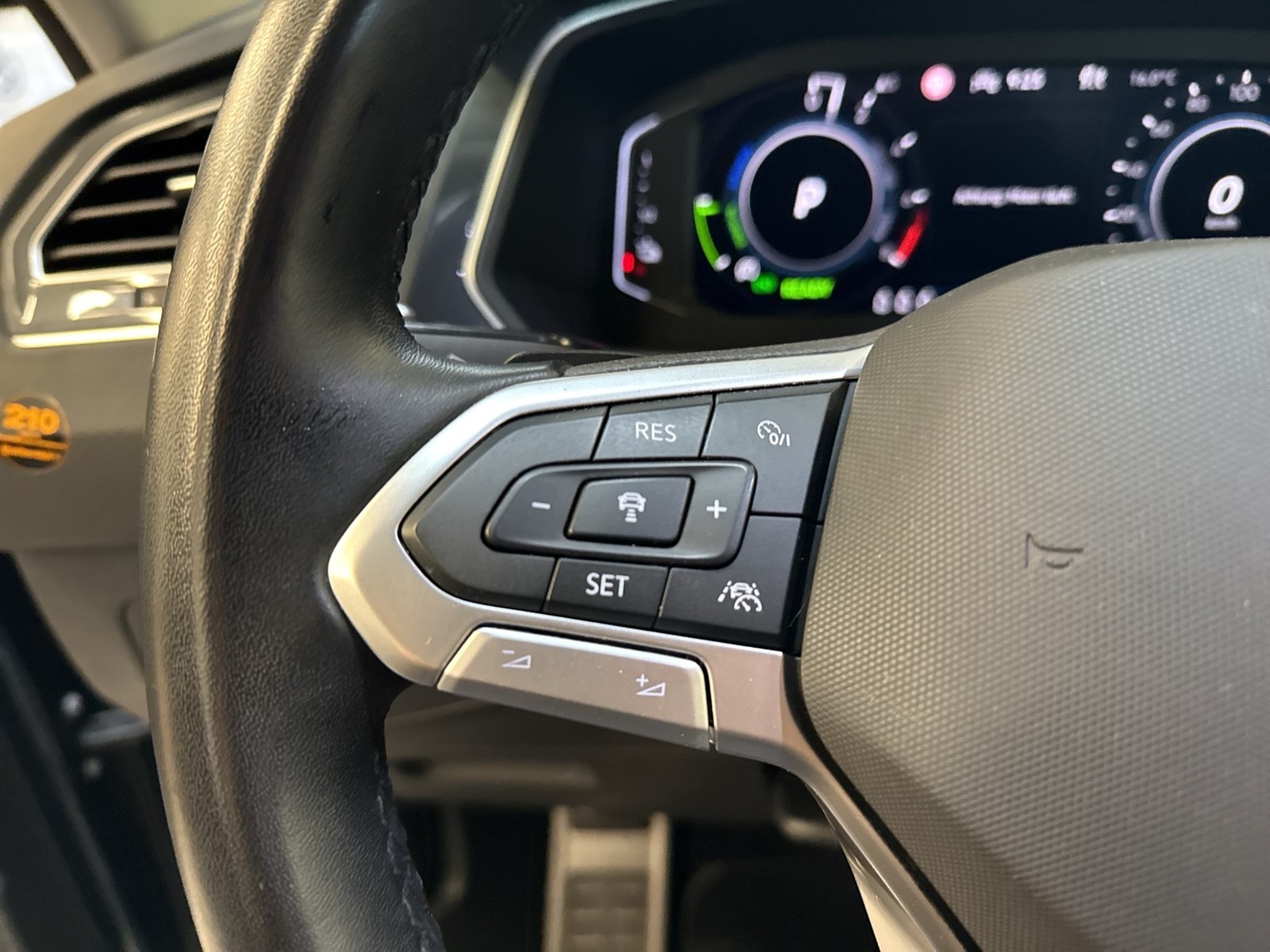 Volkswagen Tiguan 1.4 HYBRID ACTIVE PANO AHK CAM ACC NAVI