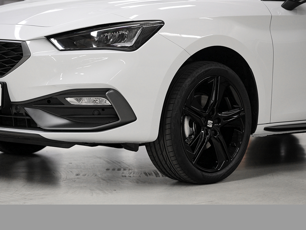 Seat Leon 1.5 eTSI FR BLACK EDITION CAM ACC LM18 NAVI