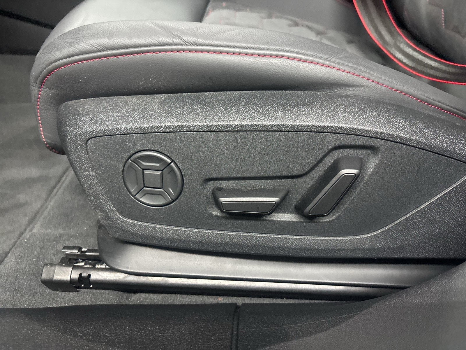 Audi A6 e-tron Avant quattro S LINE TECHPRO PANO 21"