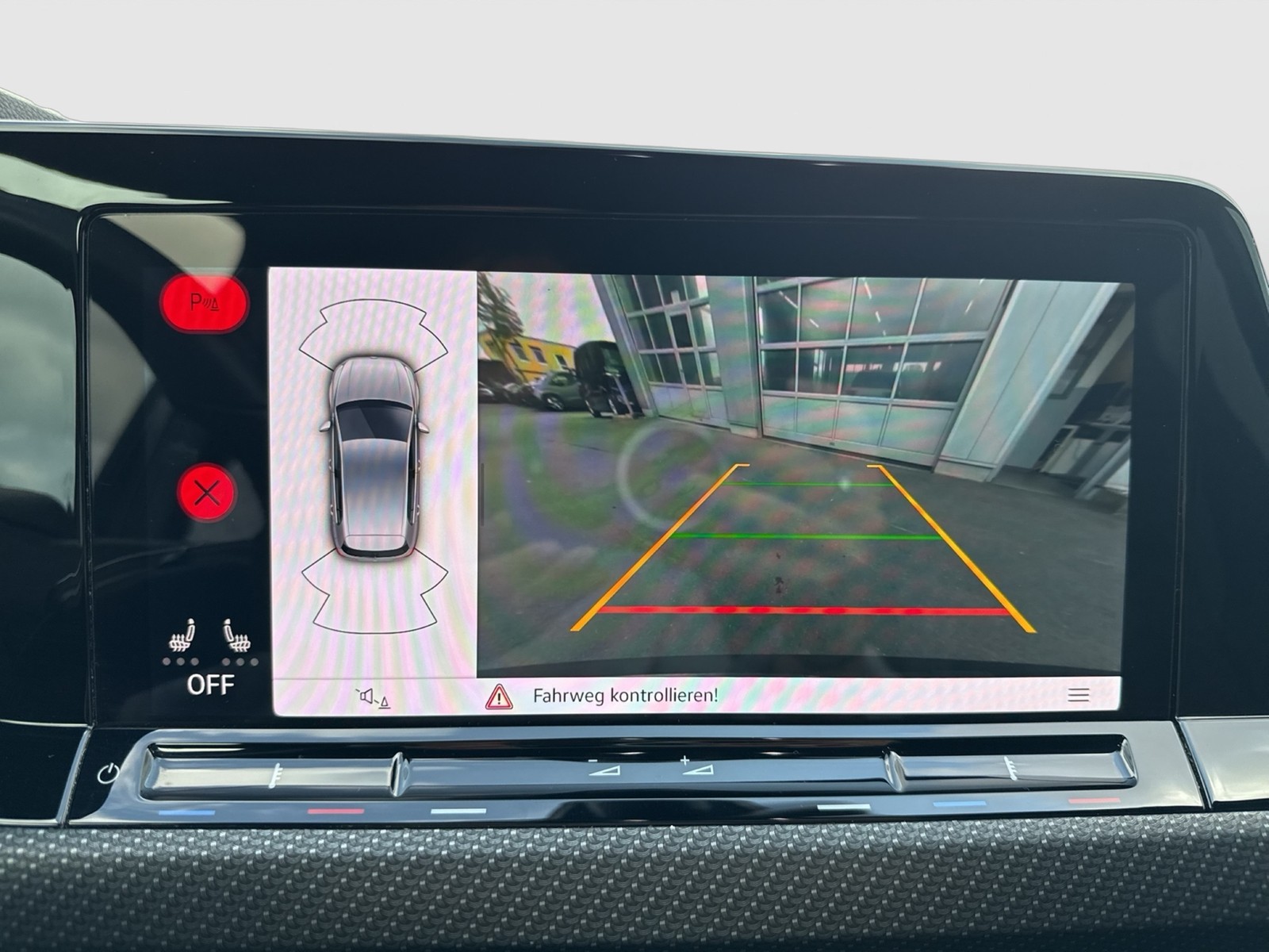 Volkswagen Golf VIII 1.5 eTSI R-LINE CAM LM18 CARPLAY LED