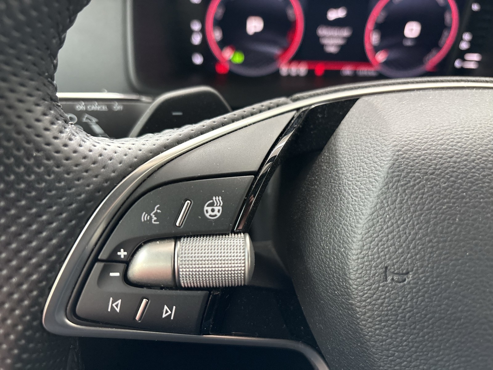 Skoda Karoq 1.5 SPORTLINE AHK CAM LM18 MATRIX E-KLAPPE