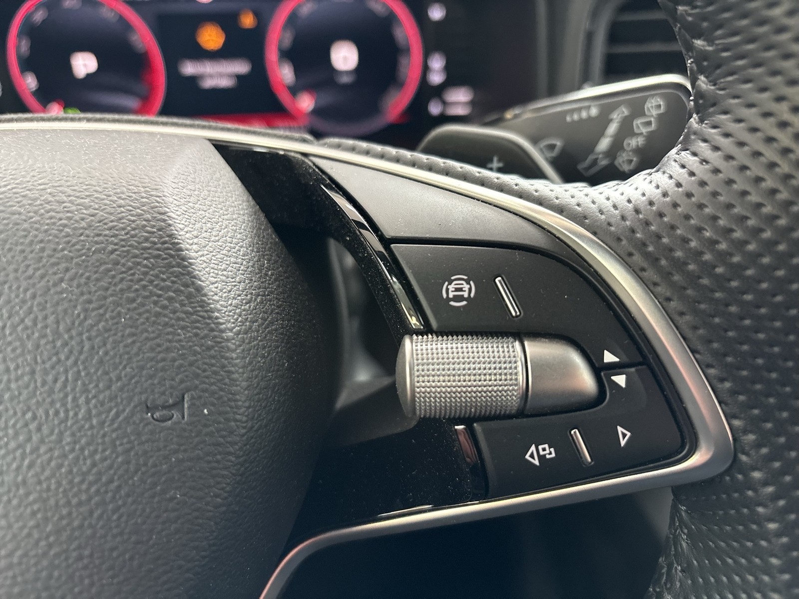 Skoda Karoq 1.5 SPORTLINE AHK CAM LM18 MATRIX E-KLAPPE