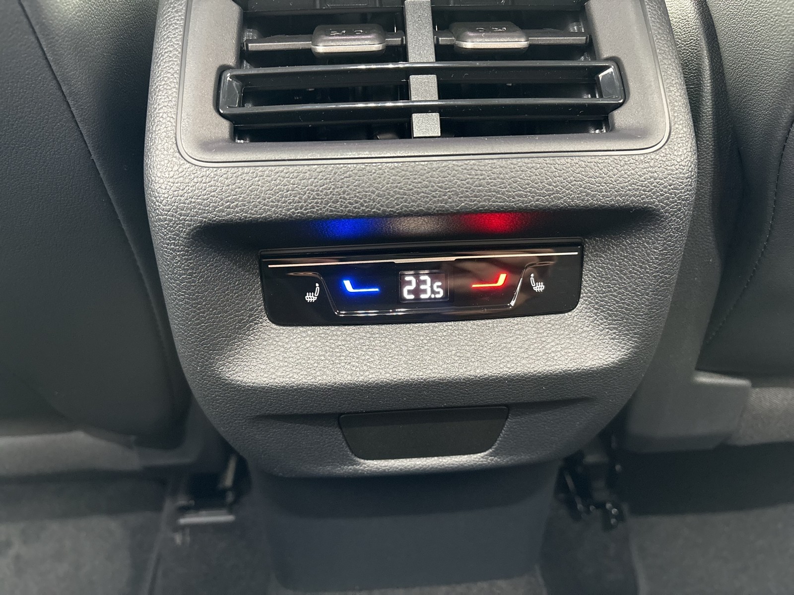 Volkswagen Tiguan 1.5 HYBRID LIFE NEUES MODELL CAM ACC LM18