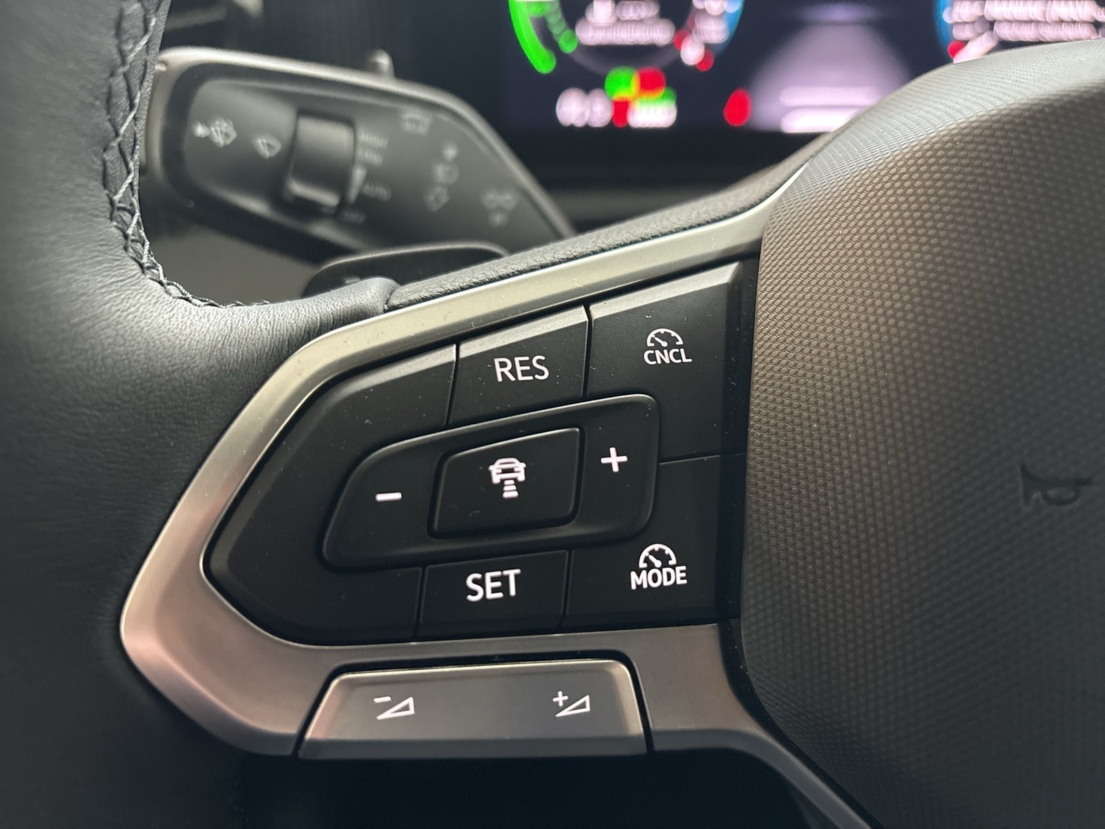 Volkswagen Tiguan 1.5 HYBRID LIFE AHK CAM ACC LM18 NAVI