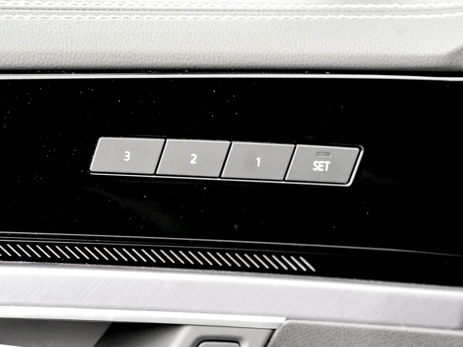Volkswagen Touareg V6 TSI R-LINE NEUES MODELL AHK CAM LM20