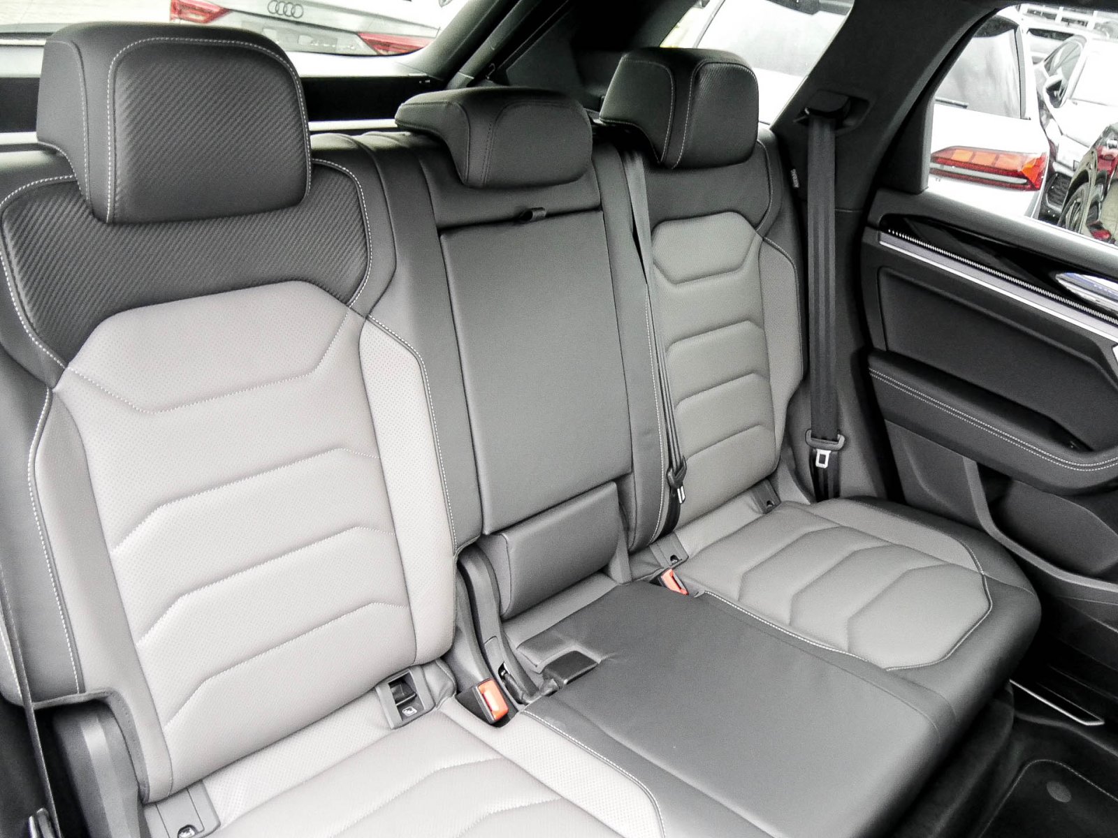 Volkswagen Touareg V6 TSI R-LINE NEUES MODELL AHK CAM LM20