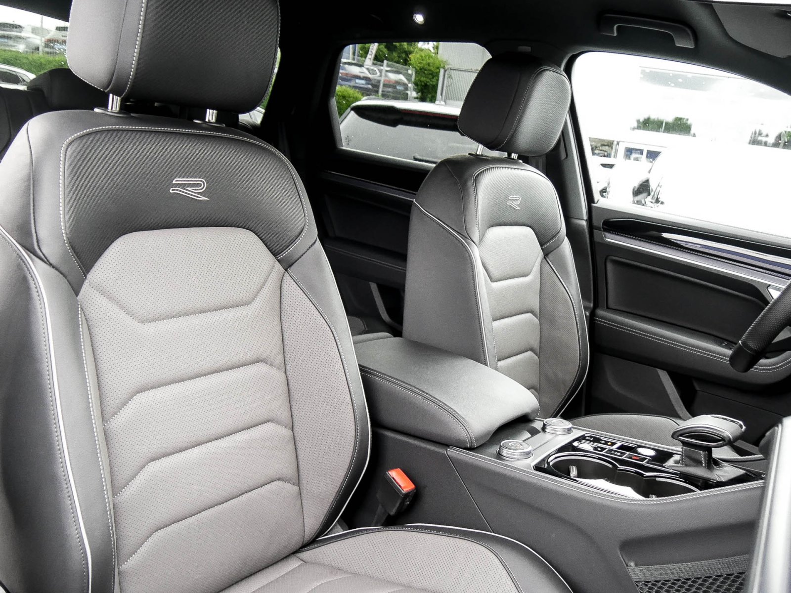 Volkswagen Touareg V6 TSI R-LINE NEUES MODELL AHK CAM LM20