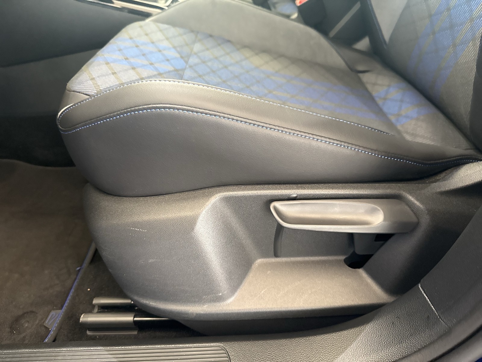 Volkswagen T-Roc 2.0 R BLACK STYLE 4X4 CAM ACC LM18 MATRIX