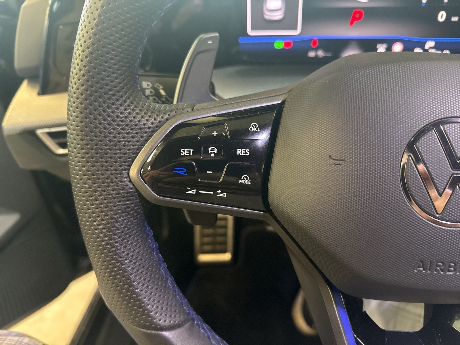 Volkswagen Golf VIII 2.0 R BLACK EDITION 4X4 AKRAPOVIC LM19