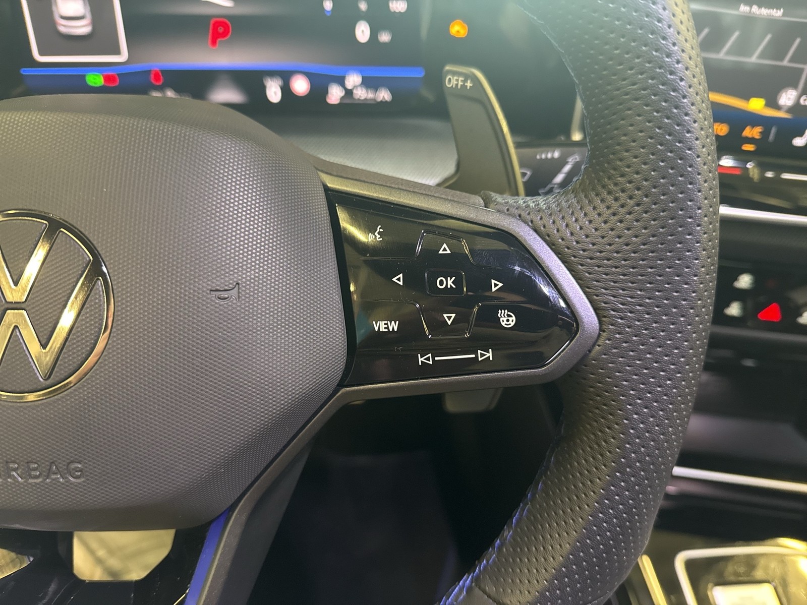 Volkswagen Golf VIII 2.0 R BLACK EDITION 4X4 AKRAPOVIC LM19