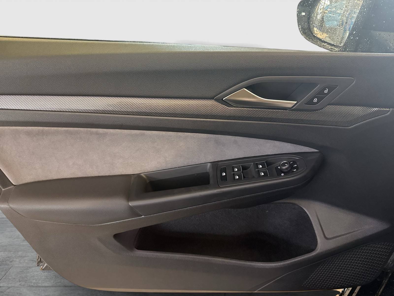 Volkswagen Golf VIII 2.0 R BLACK EDITION 4X4 AKRAPOVIC LM19