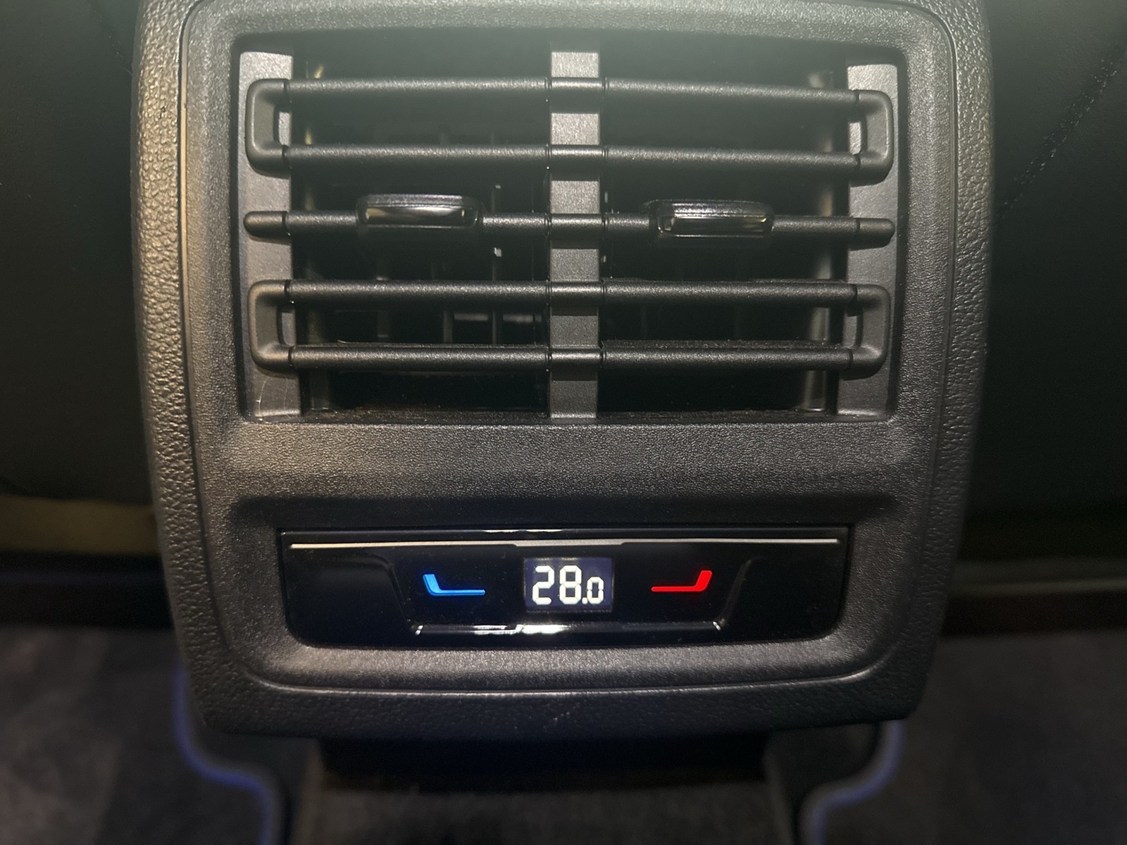 Volkswagen Golf VIII 2.0 R BLACK EDITION 4X4 AKRAPOVIC LM19