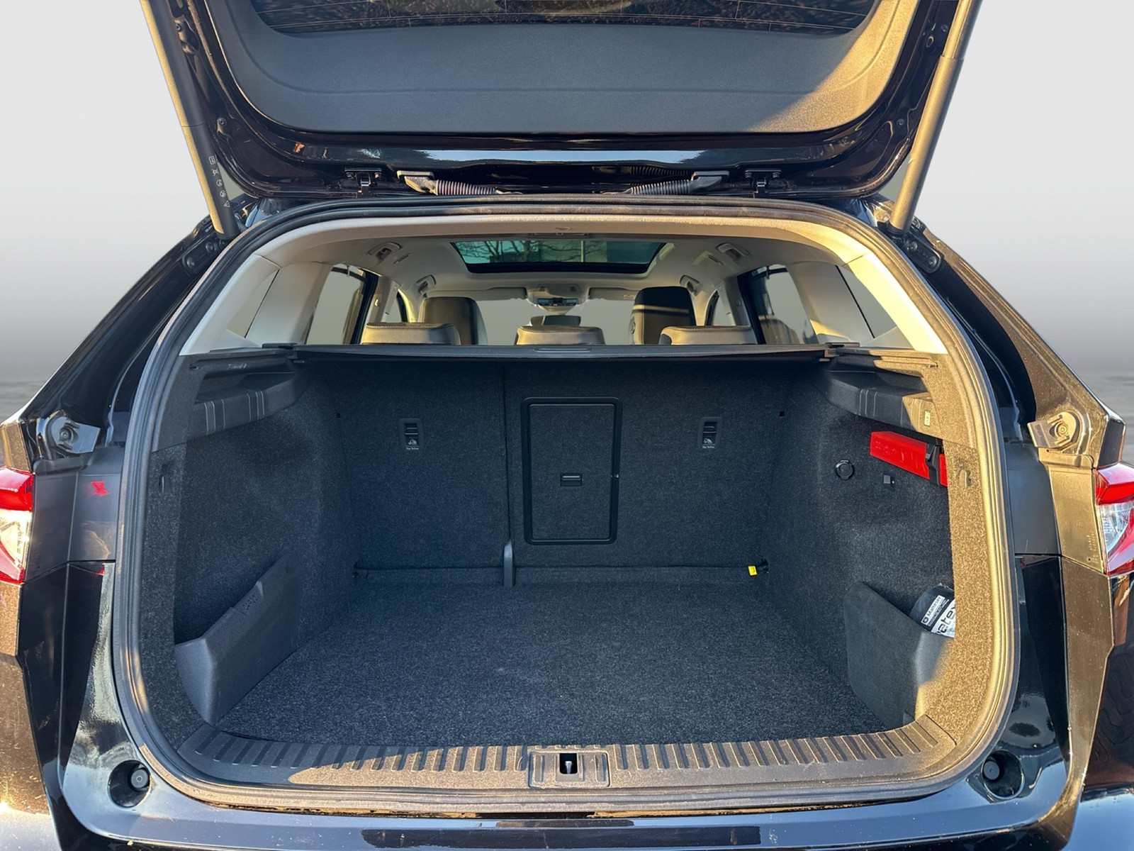 Skoda Enyaq 85x LOFT 4X4 NEUES MODELL PANO AHK CAM ACC