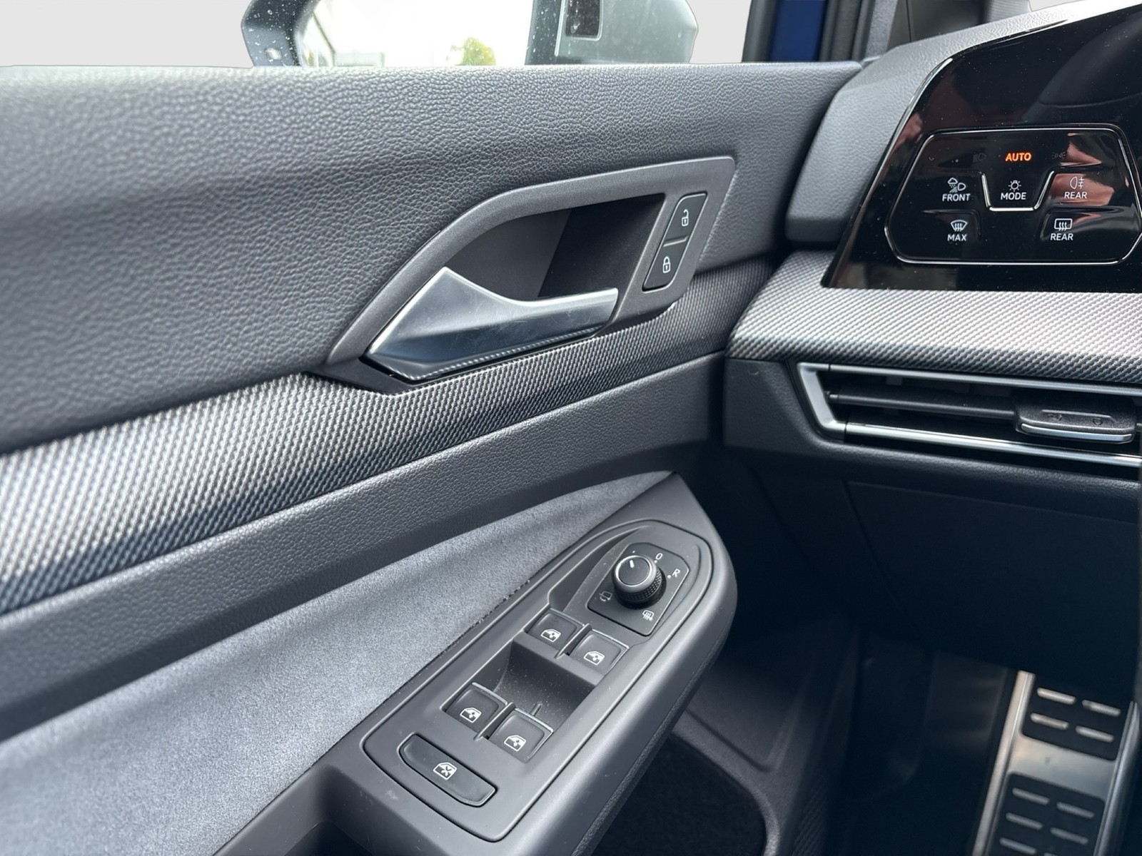 Volkswagen Golf VIII 2.0 R 4X4 HARMAN KARDON CAM ACC LM19