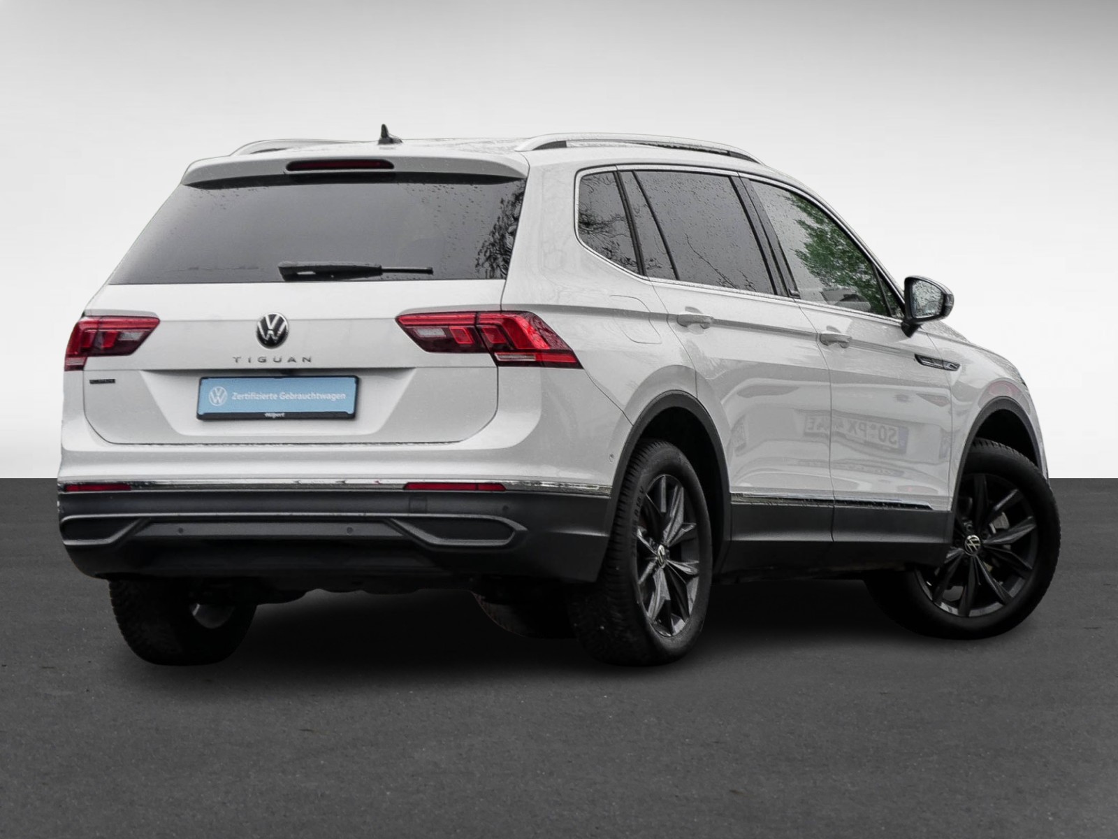 Volkswagen Tiguan Allspace 1.5 MOVE 7SITZE AHK 360°CAM LM18
