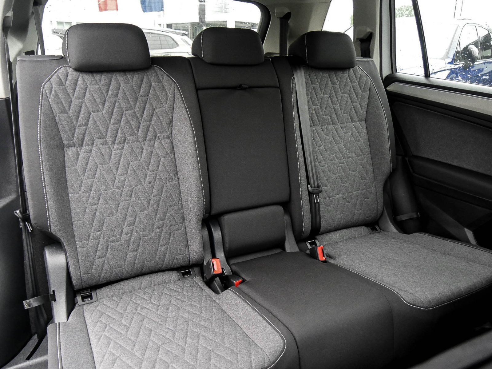 Volkswagen Tiguan Allspace 1.5 MOVE 7SITZE AHK 360°CAM LM18