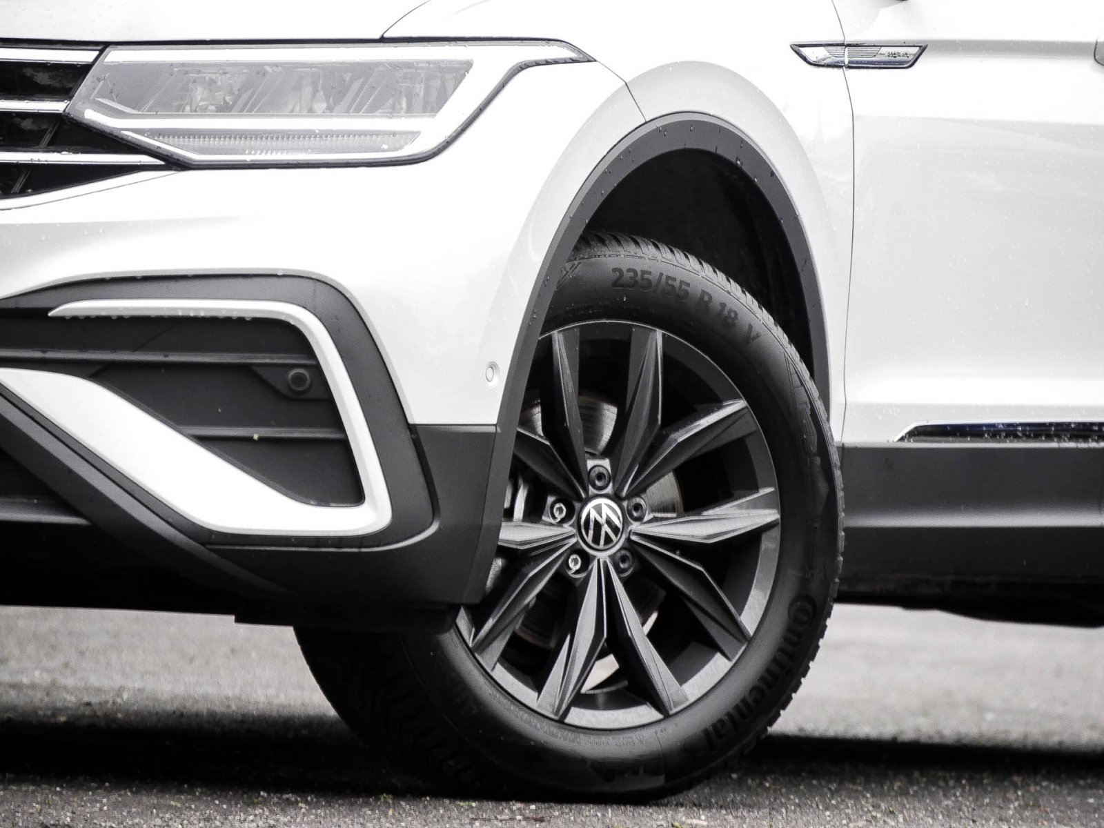 Volkswagen Tiguan Allspace 1.5 MOVE 7SITZE AHK 360°CAM LM18