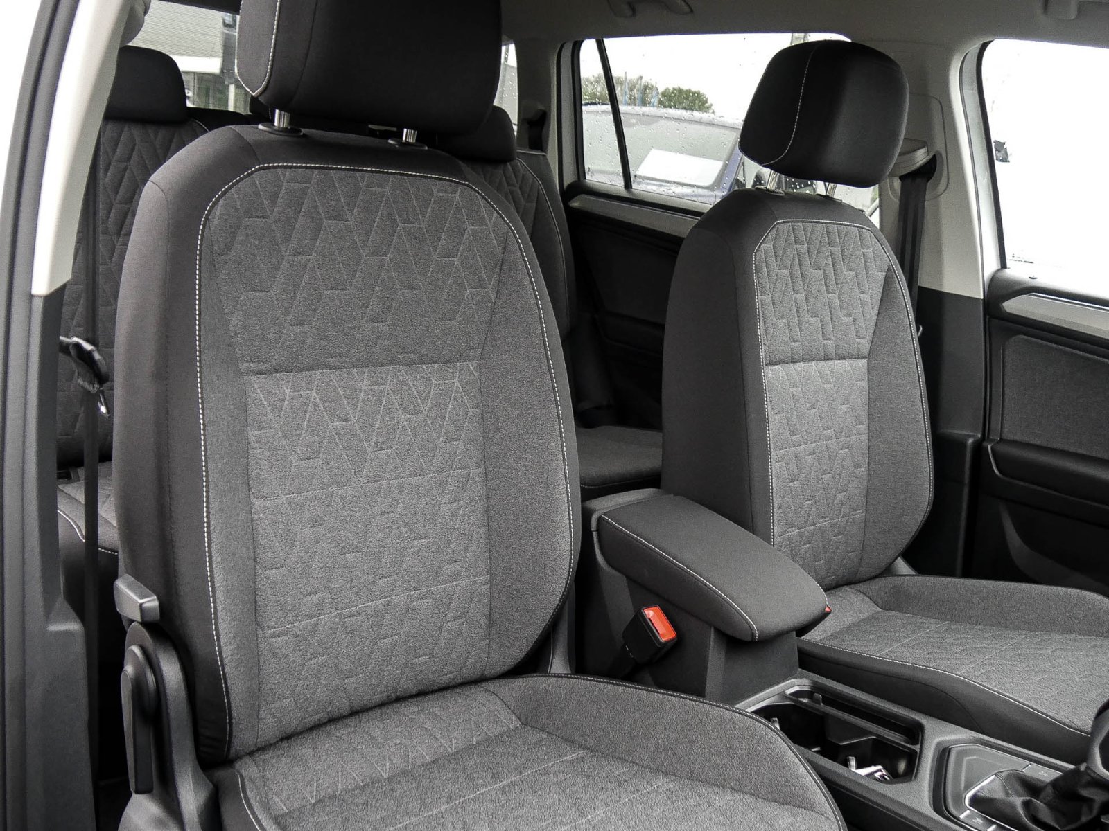 Volkswagen Tiguan Allspace 1.5 MOVE 7SITZE AHK 360°CAM LM18