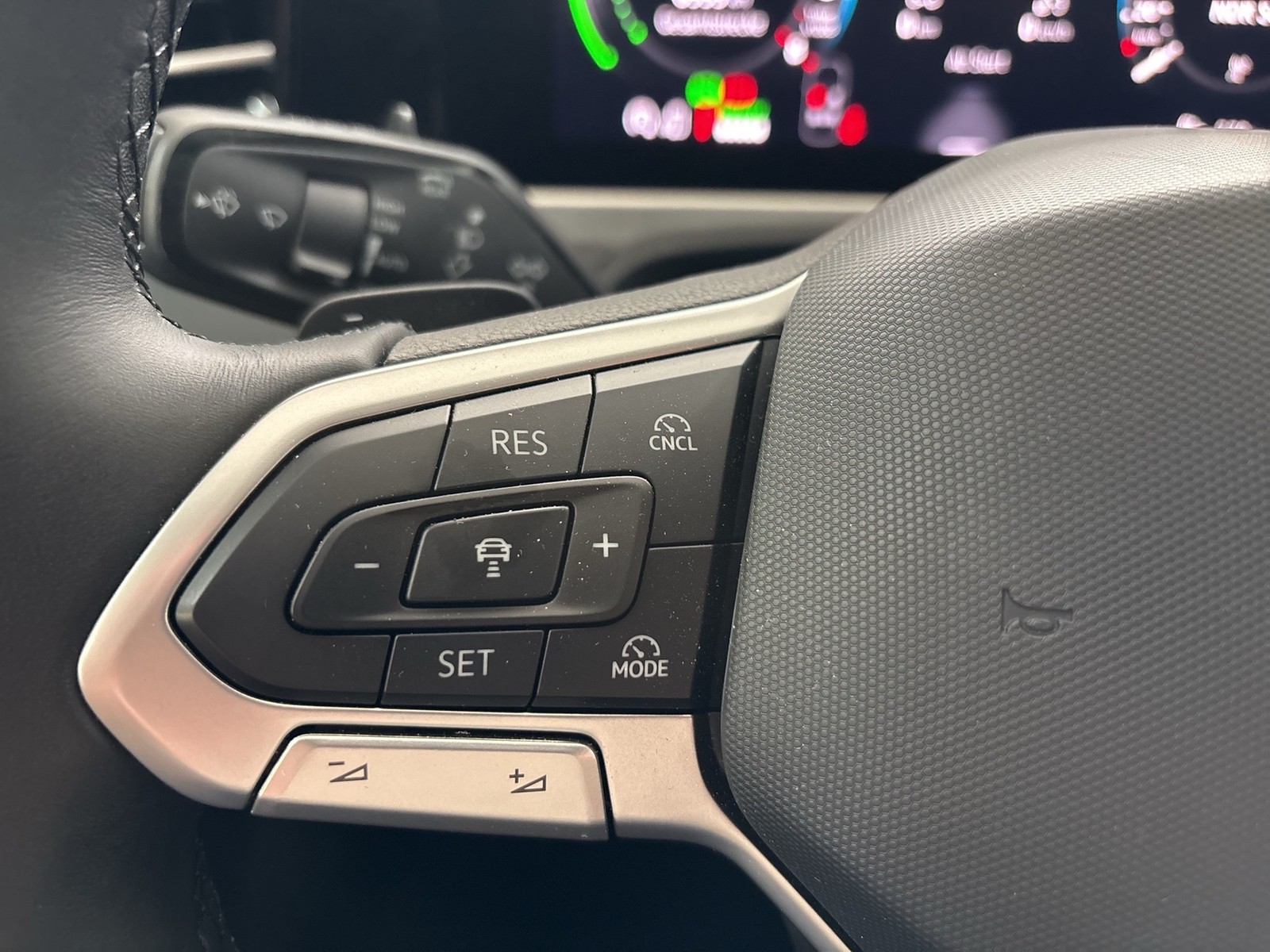 Volkswagen Passat Variant 1.5 HYBRID ELEGANCE PANO AHK ACC