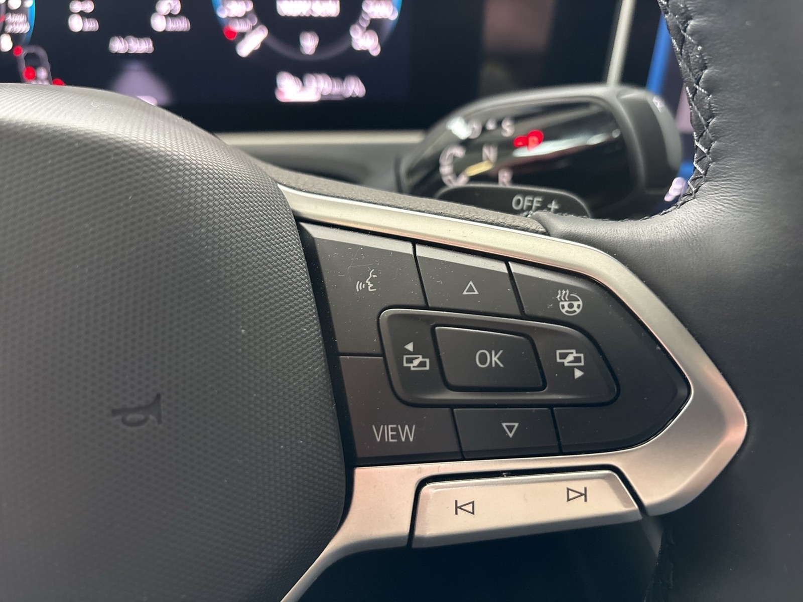 Volkswagen Passat Variant 1.5 HYBRID ELEGANCE PANO AHK ACC
