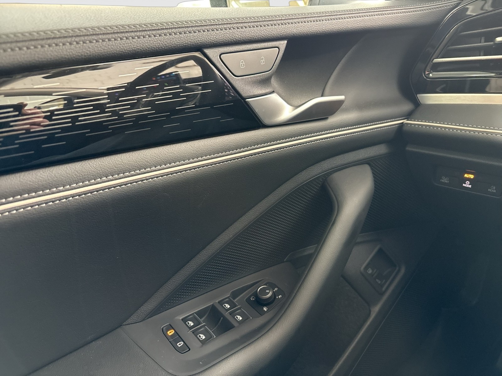 Volkswagen Passat Variant 1.5 HYBRID ELEGANCE PANO AHK ACC