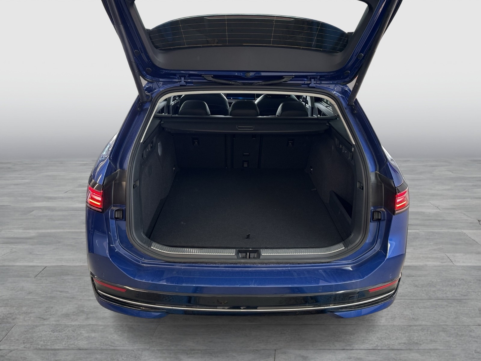 Volkswagen Passat Variant 1.5 HYBRID ELEGANCE PANO AHK ACC