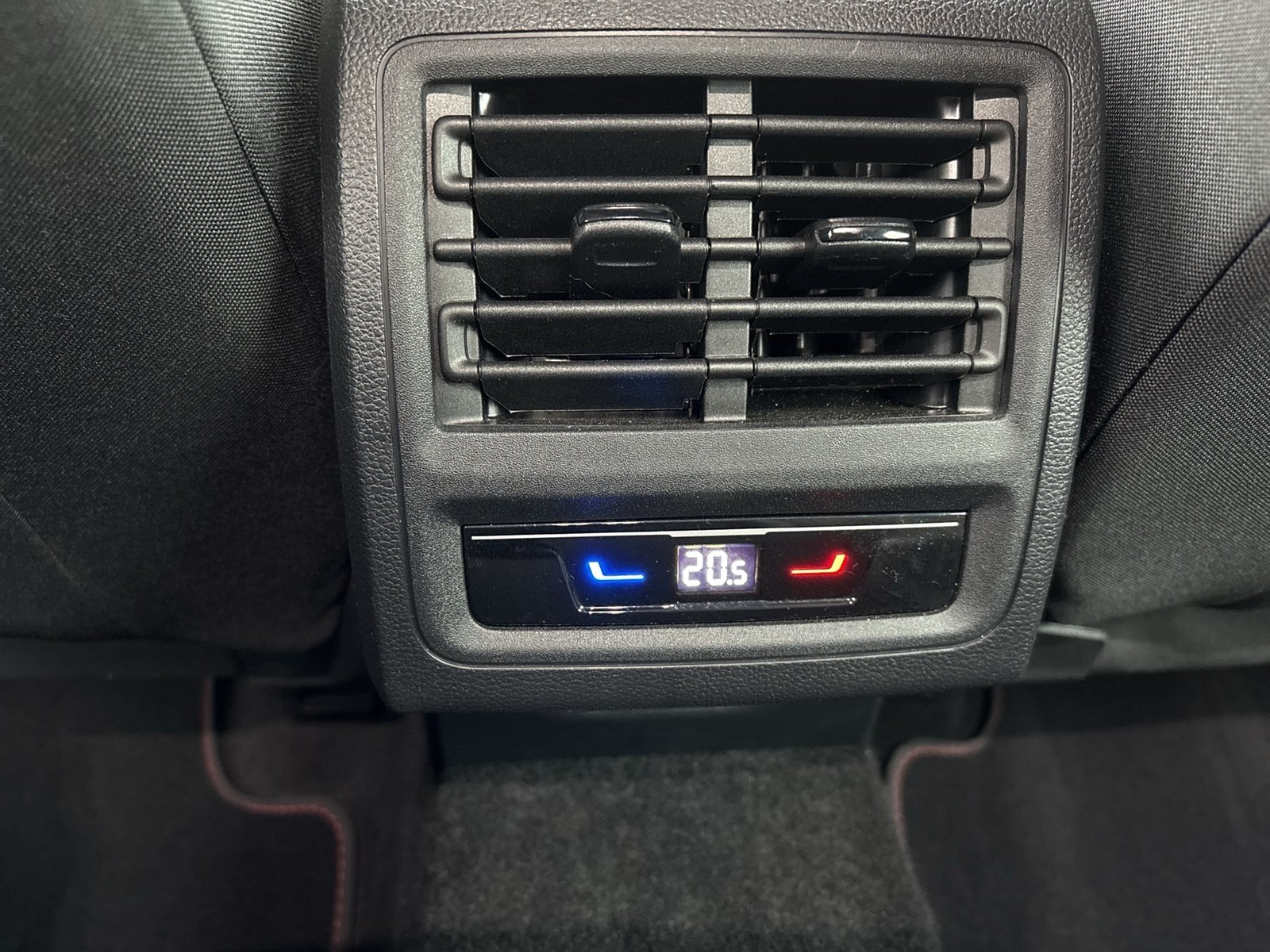 Volkswagen Golf VIII 2.0 GTI HARMAN KARDON NAVI LM17 LED+