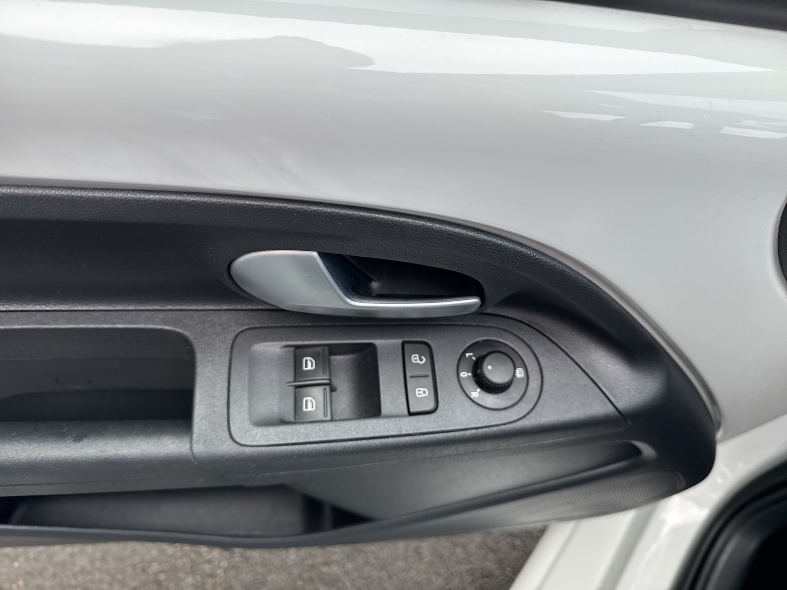 Volkswagen up! 1.0 SITZHEIZUNG KAMERA EINPARKHILFE 4TÜREN