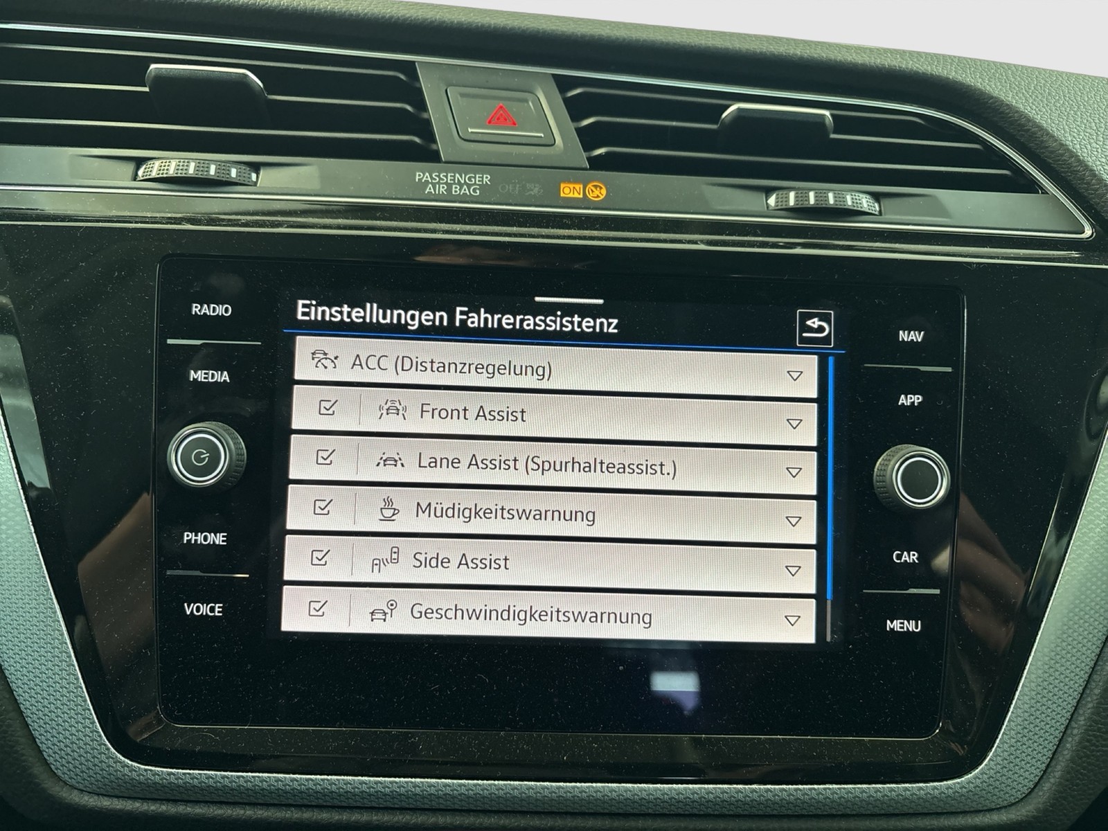 Volkswagen Touran 2.0 Comfortline 7SITZER AHK NAVI