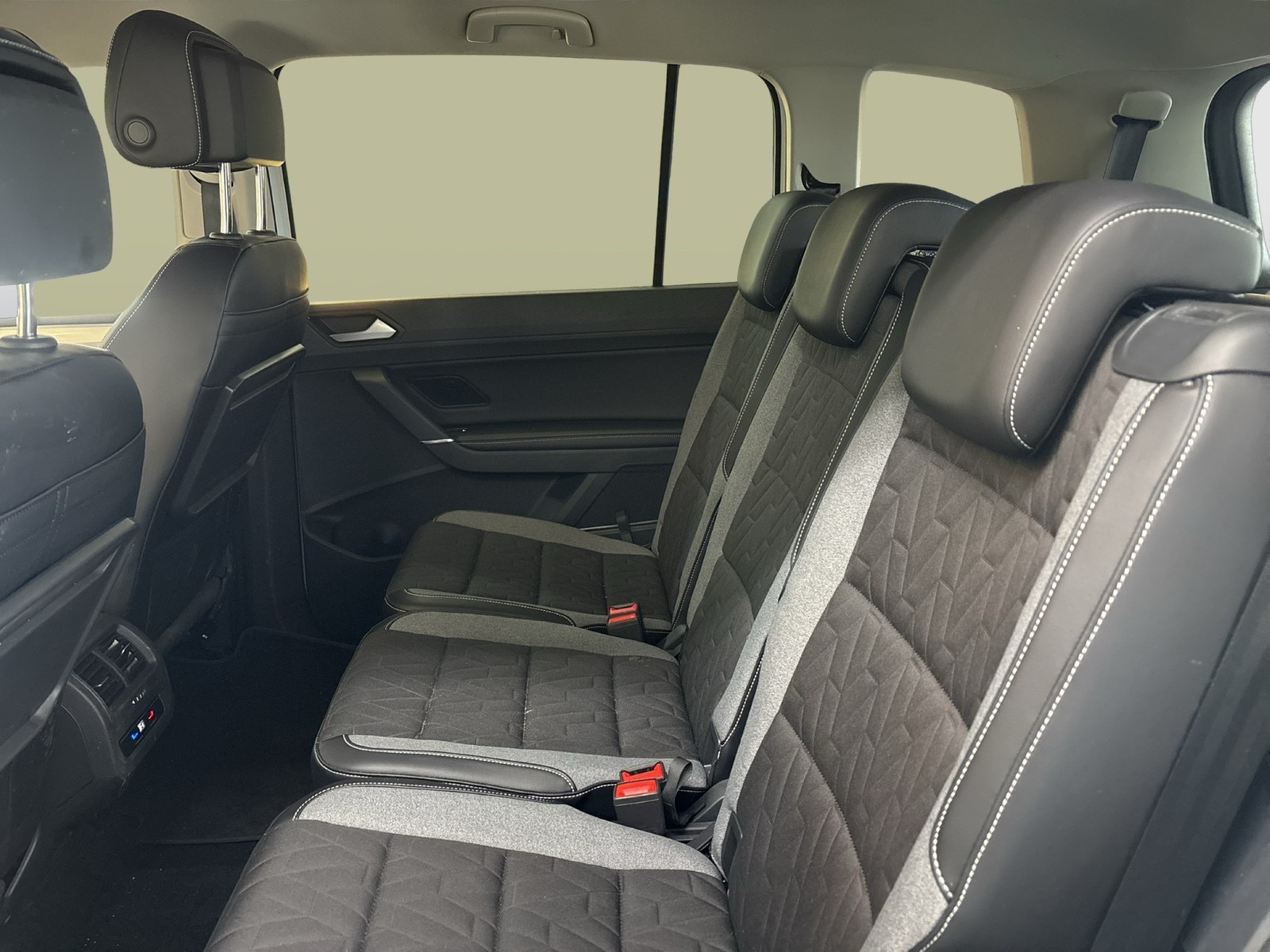 Volkswagen Touran 2.0 Comfortline 7SITZER AHK NAVI